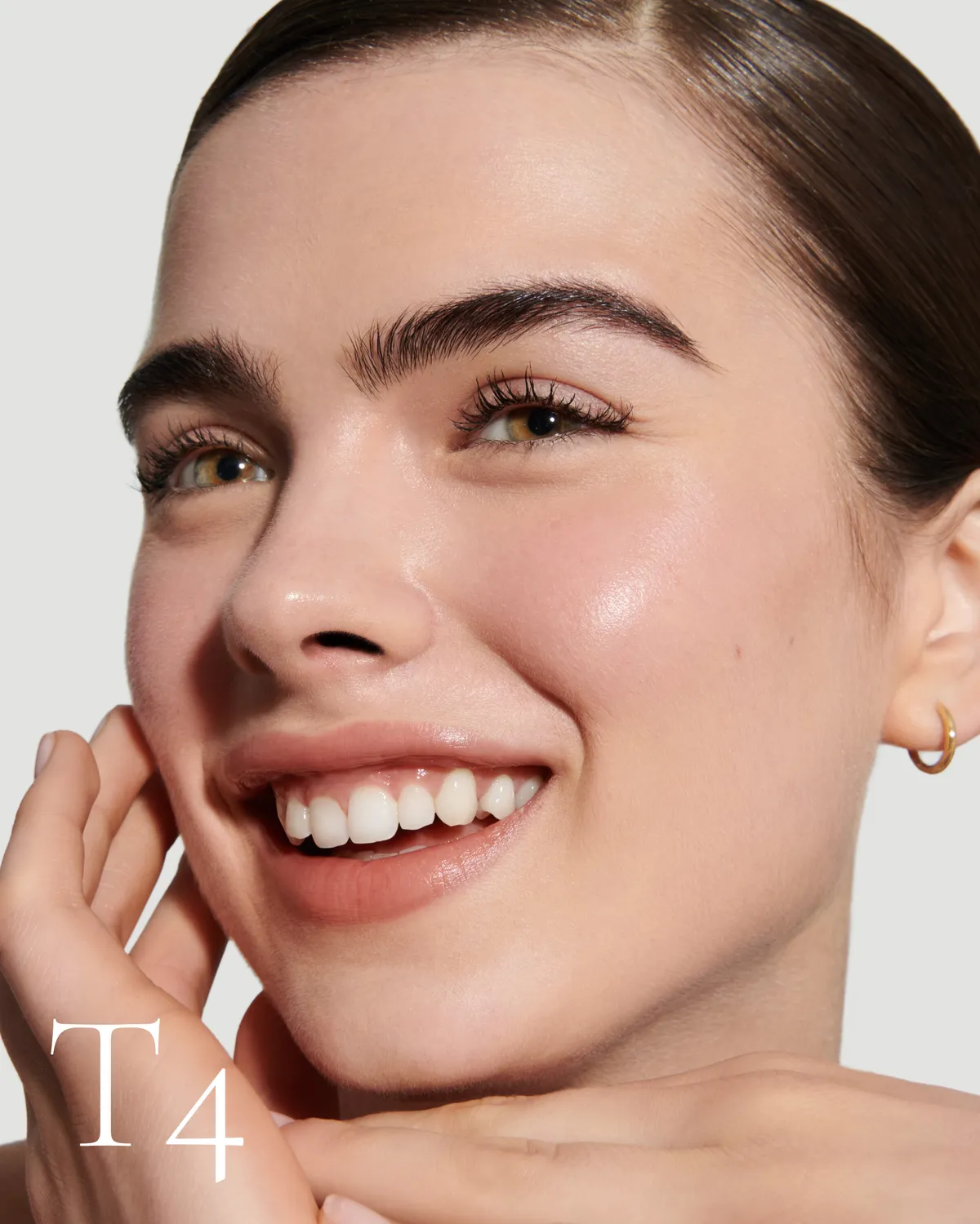 Lisa Eldridge Seamless Skin Enhancing Tint T4 tinta viso luminosa
