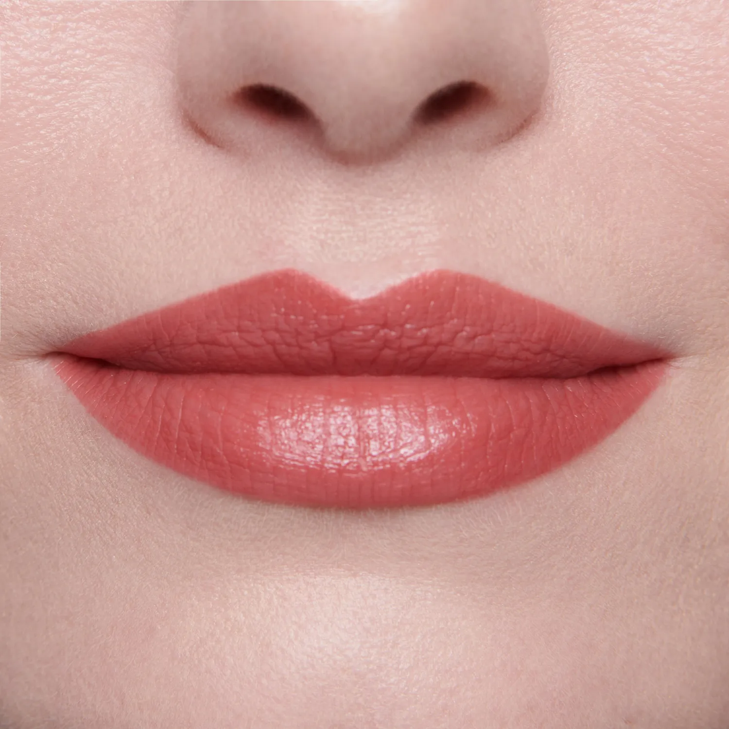 Lisa Eldridge Luxuriously Lucent Spirited Away rossetto satinato