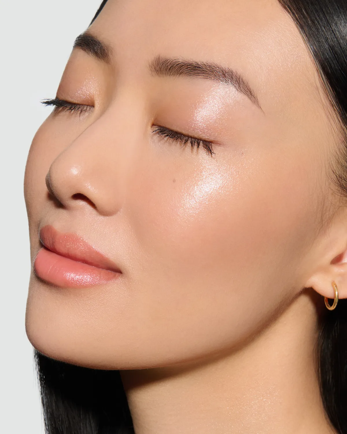 Lisa Eldridge Elevated Glow Illuminante Butterfly Light Champagne