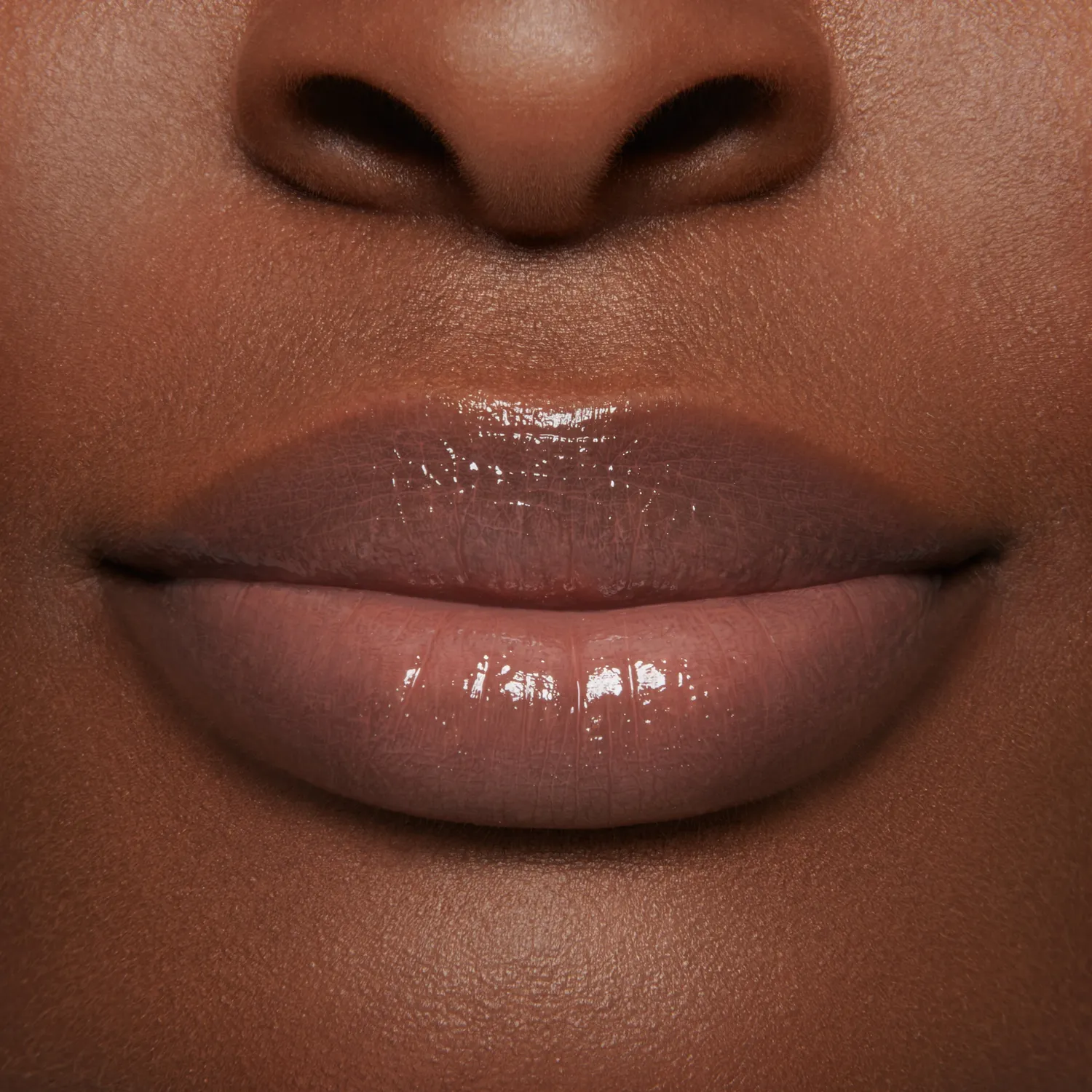 Lisa Eldridge Gloss Embrace Muse gloss labbra rosa