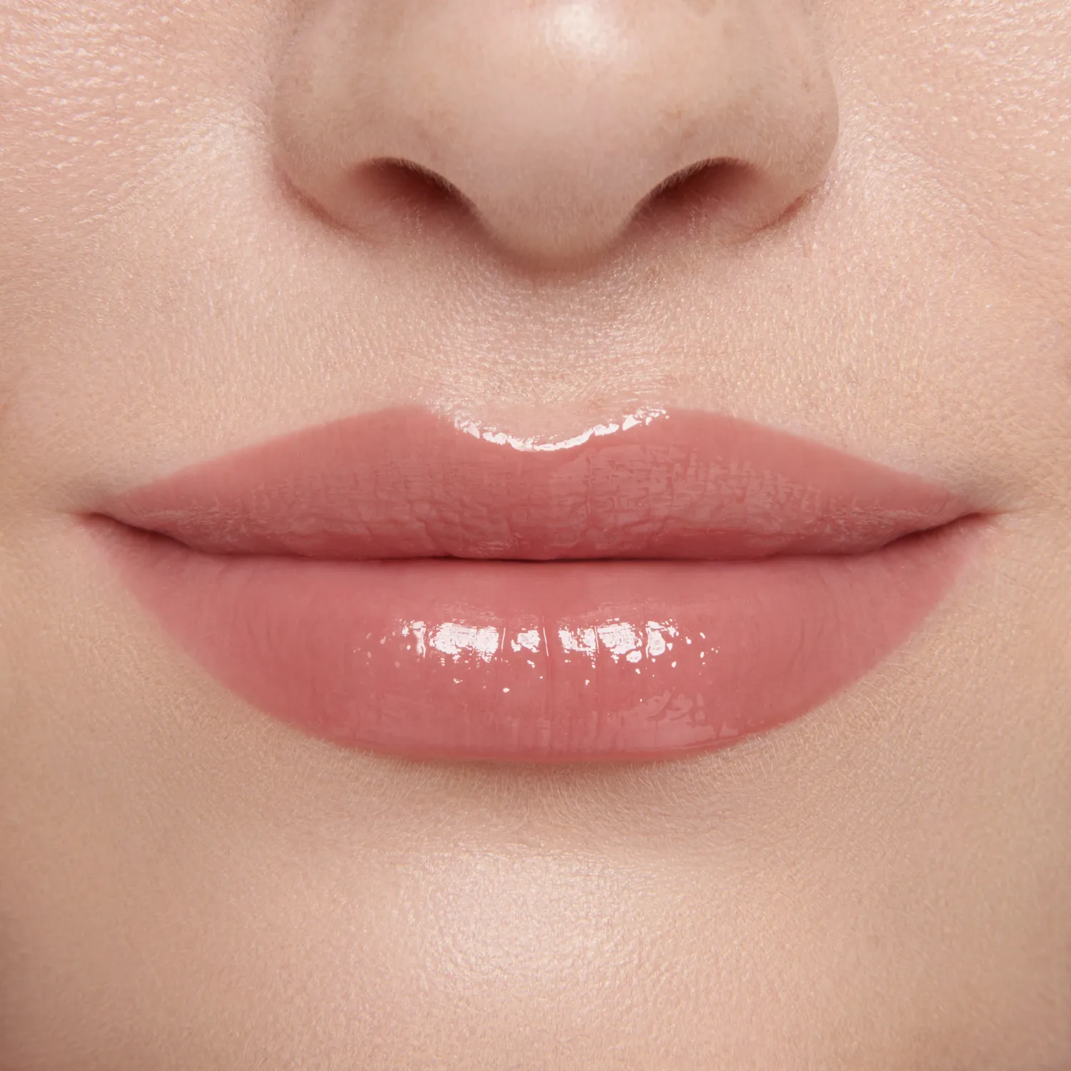 Lisa Eldridge Gloss Embrace Muse gloss labbra rosa