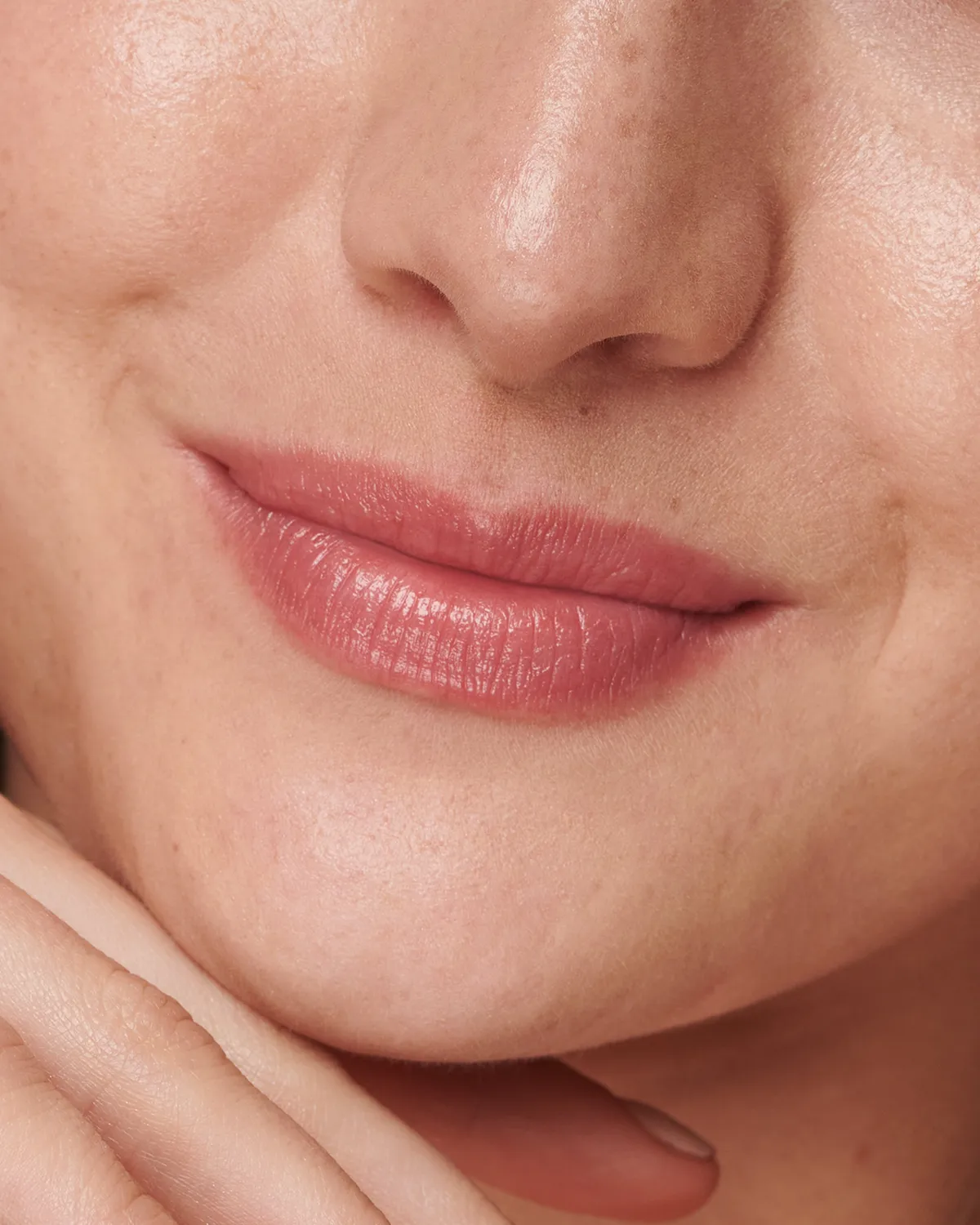 Lisa Eldridge Baume Embrace Épanoui balsamo labbra rosa sheer