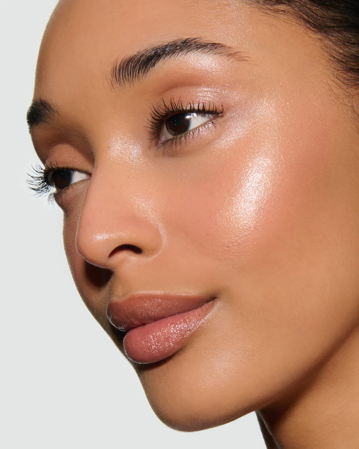 Lisa Eldridge Elevated Glow Illuminante Butterfly Light Champagne