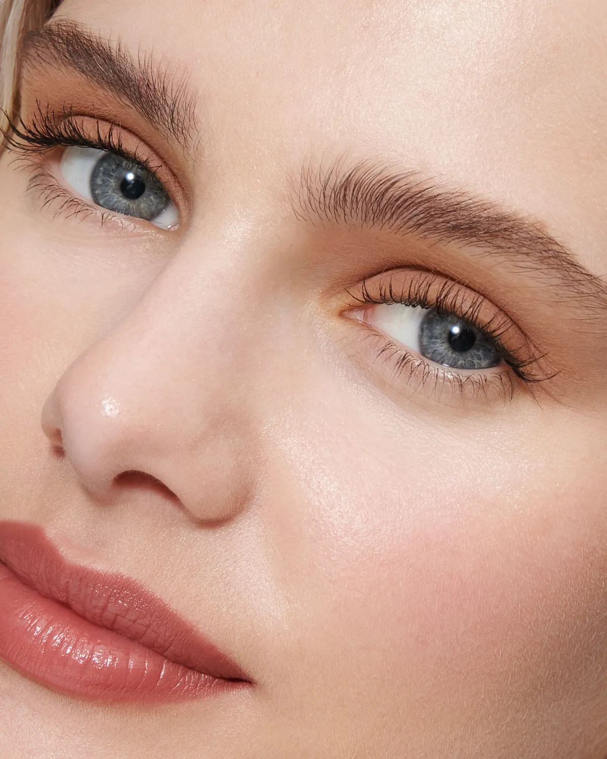 Lisa Eldridge Irene Liquid Silk ombretto liquido matte