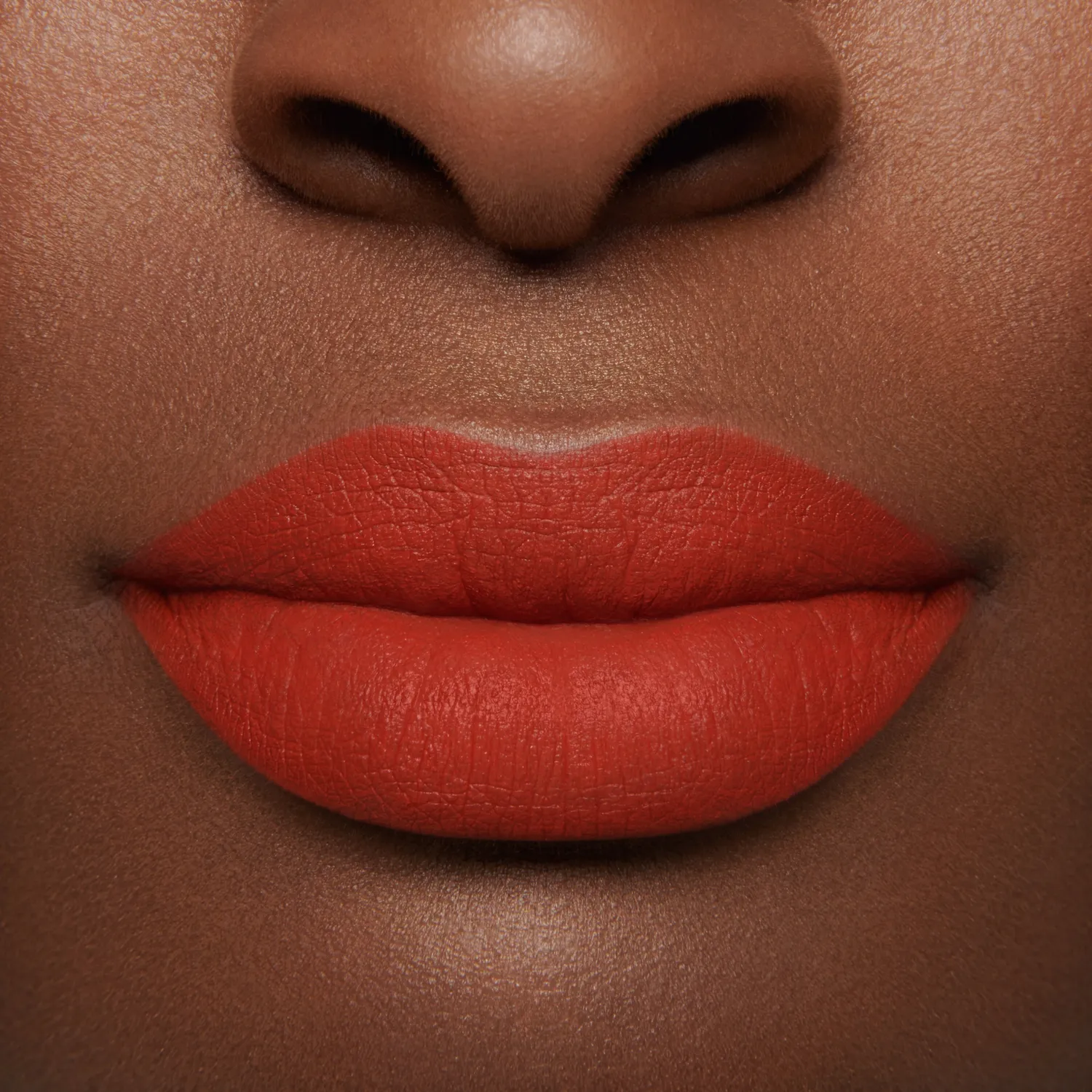 Lisa Eldridge True Velvet rossetto Velvet Dragon rosso velluto