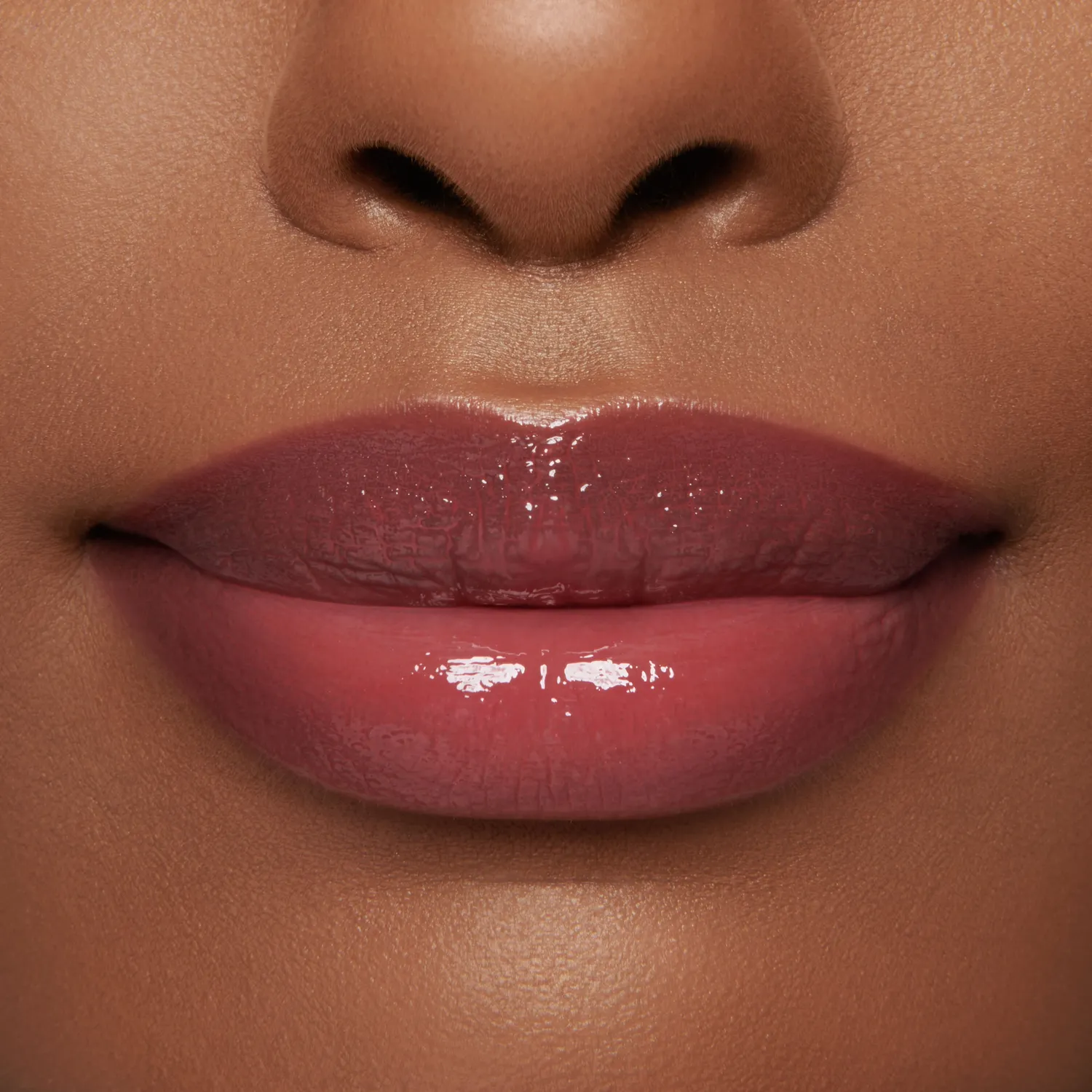 Lisa Eldridge Gloss Embrace Blush gloss labbra rosa berry