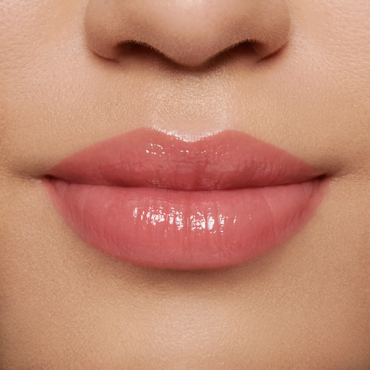 Lisa Eldridge Gloss Embrace Go Lightly lucidalabbra corallo