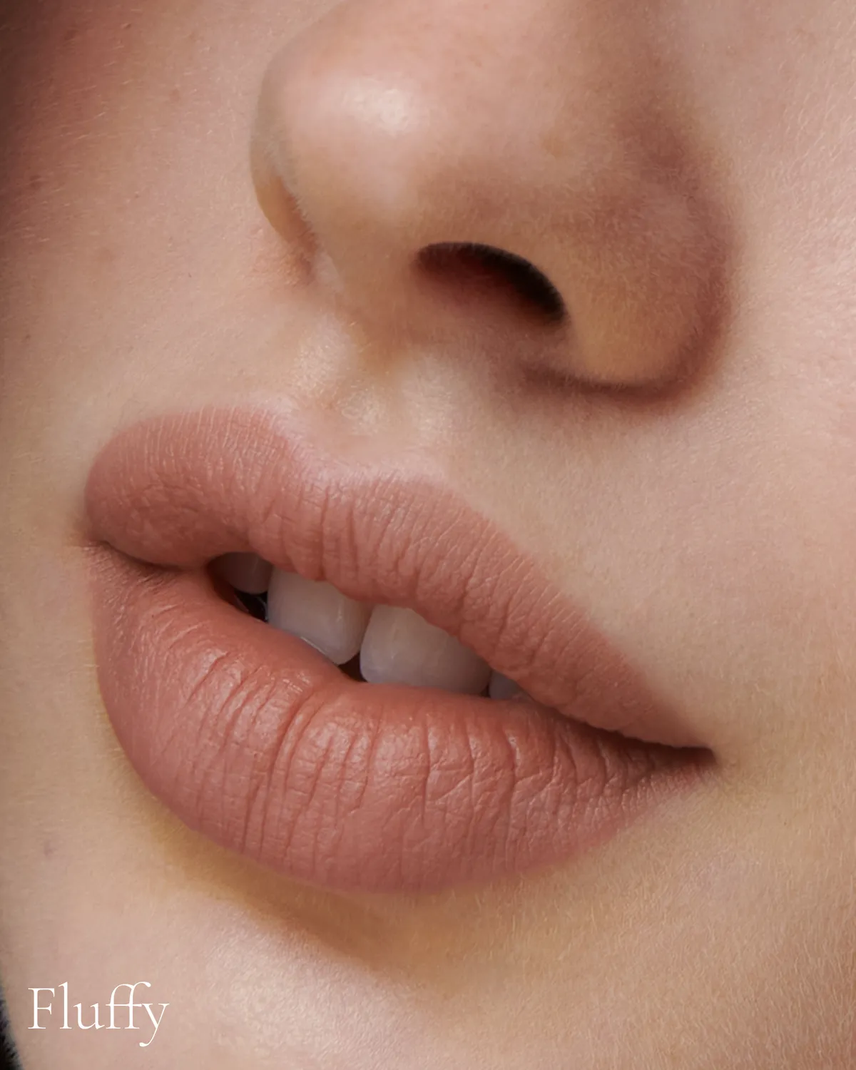 Lisa Eldridge Velveteen Fawn rossetto liquido matte
