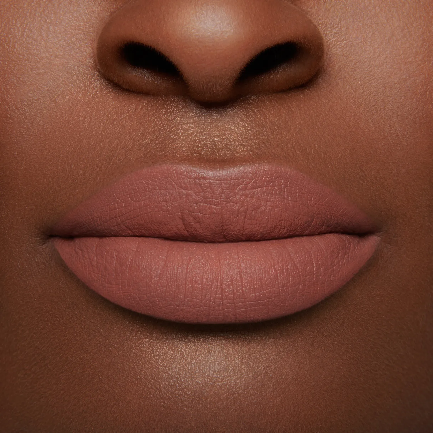 Lisa Eldridge True Velvet Velvet Affair rossetto marrone