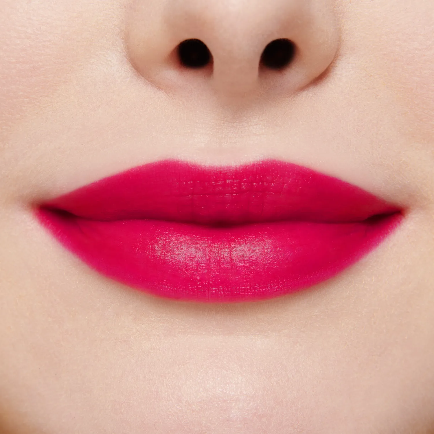 Lisa Eldridge Insanely Skyscraper Rose rossetto fucsia matte