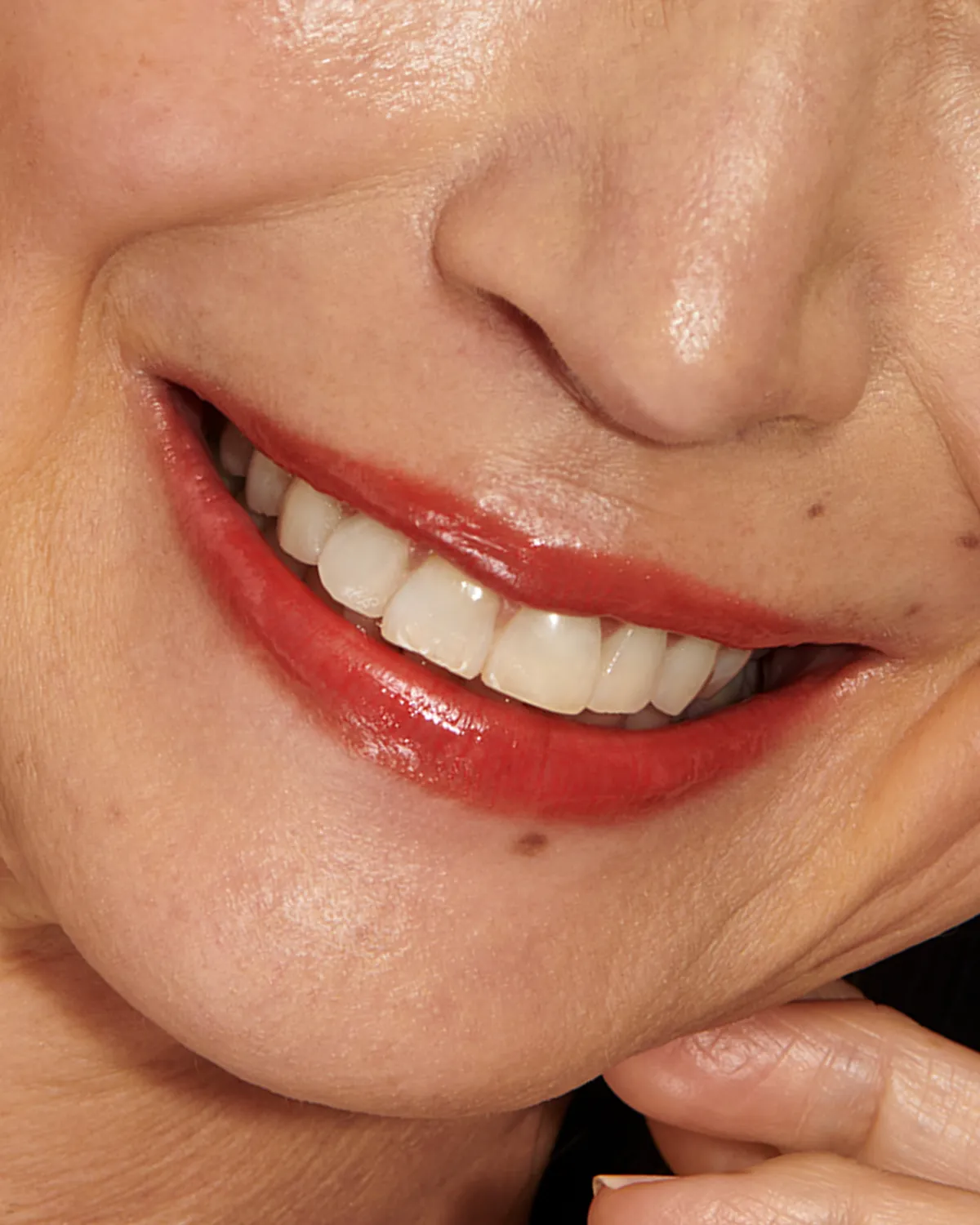 Lisa Eldridge Baume Embrace burro labbra Red Curve rosso caldo