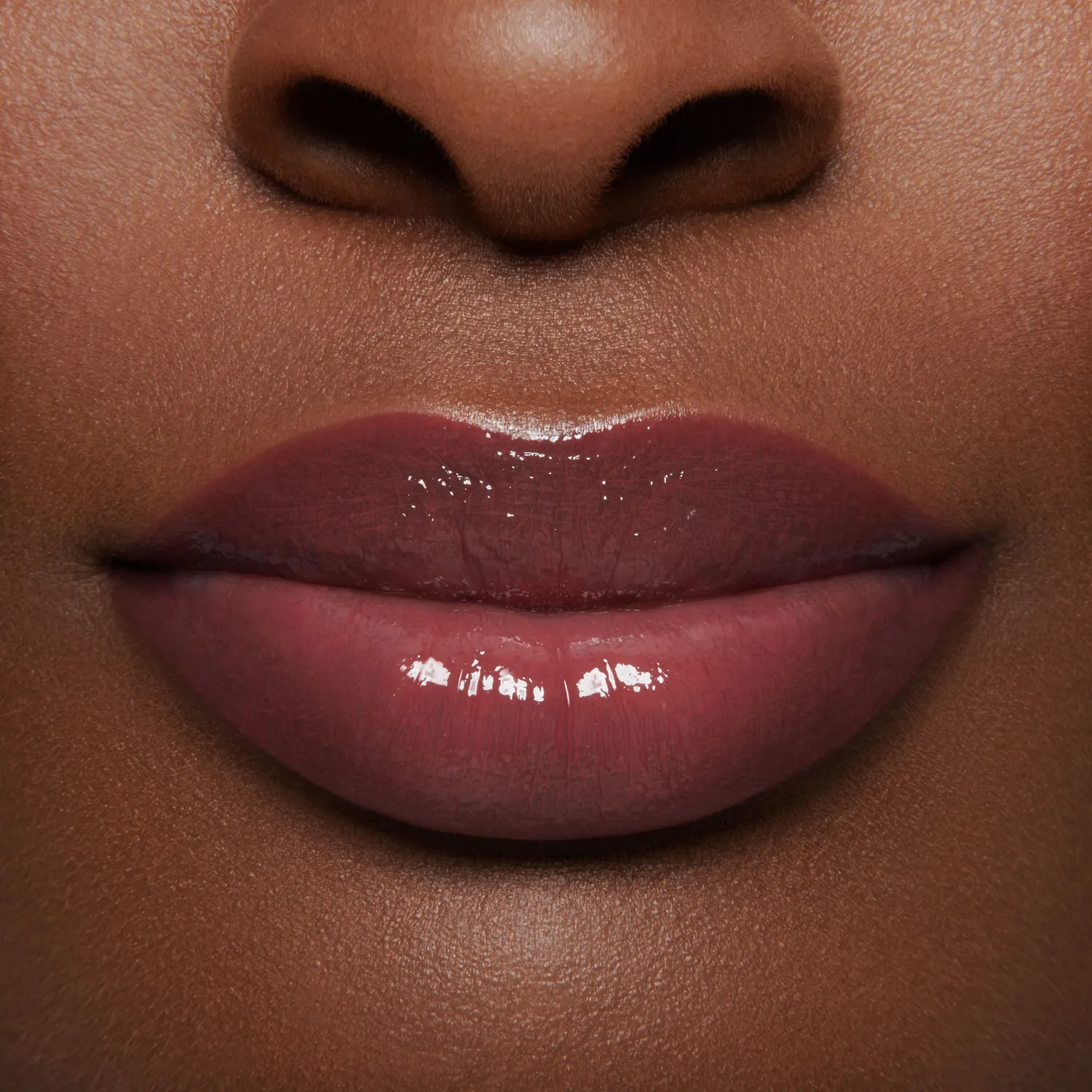 Lisa Eldridge Gloss Embrace Blush gloss labbra rosa berry
