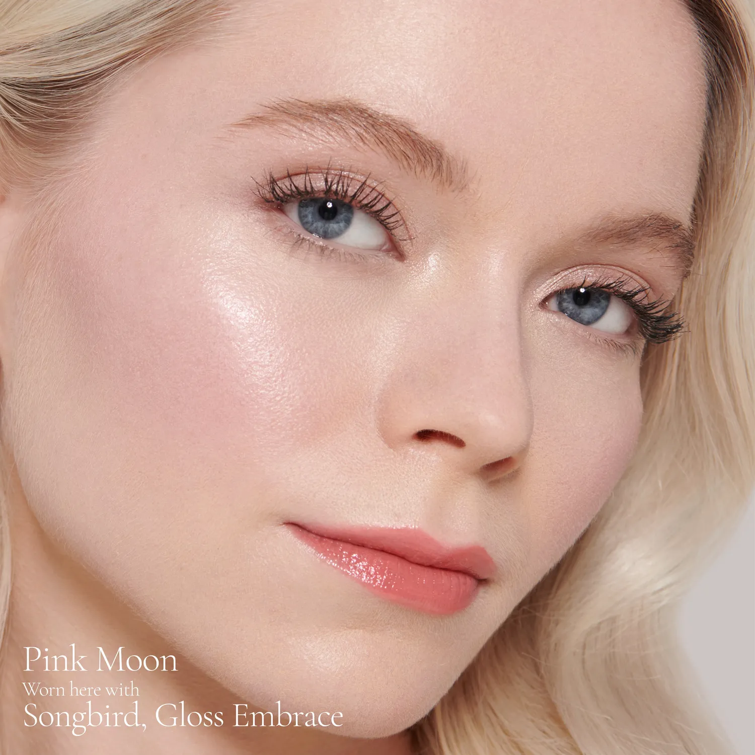 Lisa Eldridge Elevated Glow Pink Moon illuminante liquido rosato