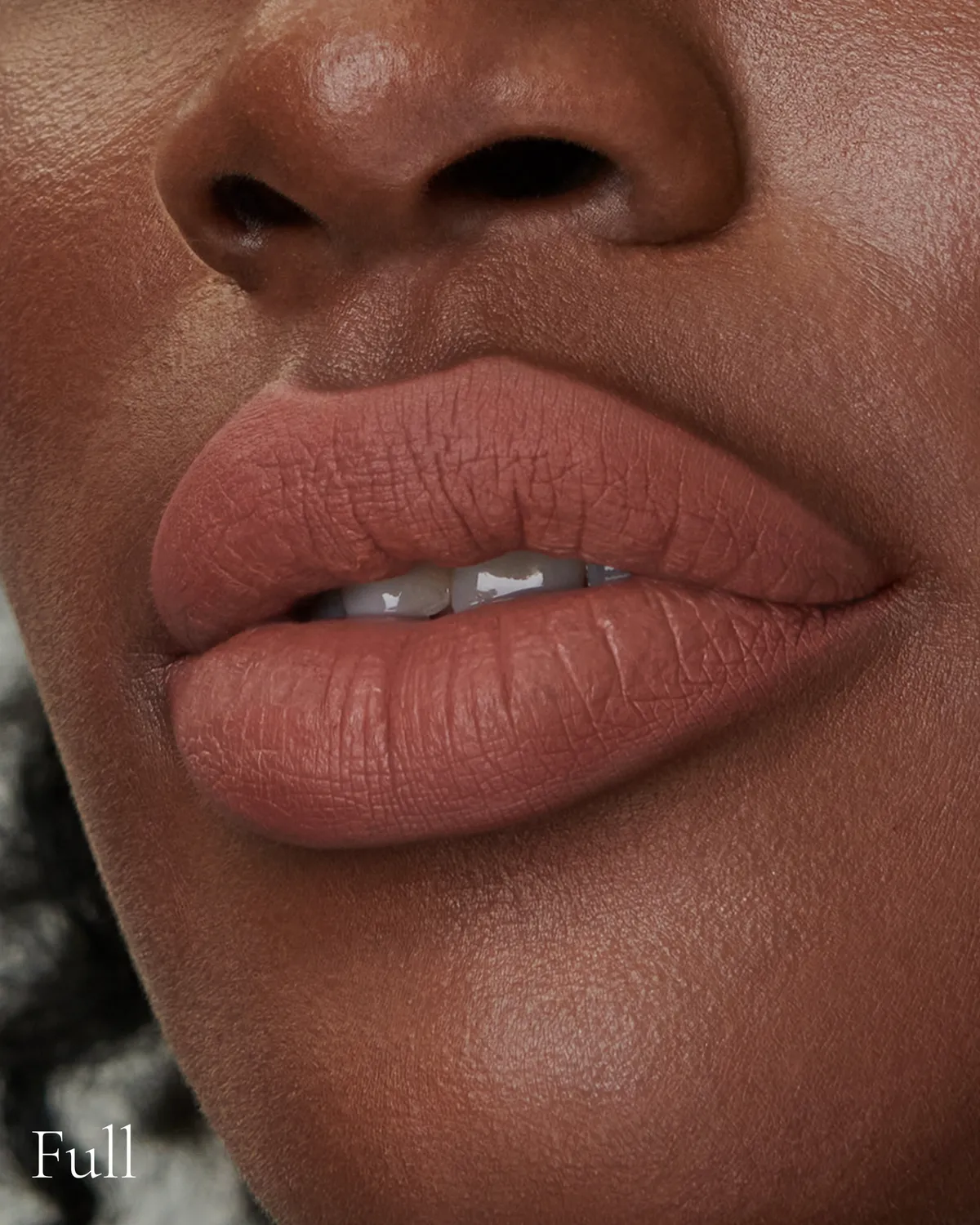 Lisa Eldridge Velveteen Affair rossetto liquido marrone vellutato