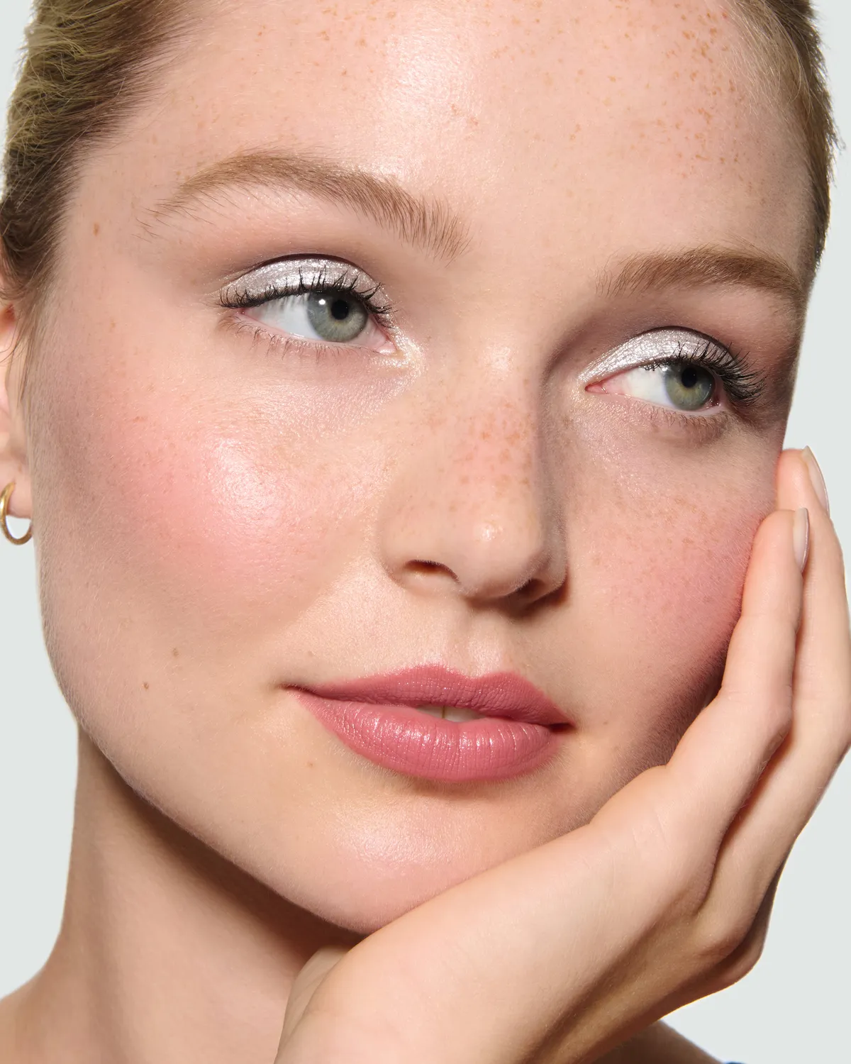 Lisa Eldridge Liquid Lurex Ombretto Liquido Aria Argento Freddo