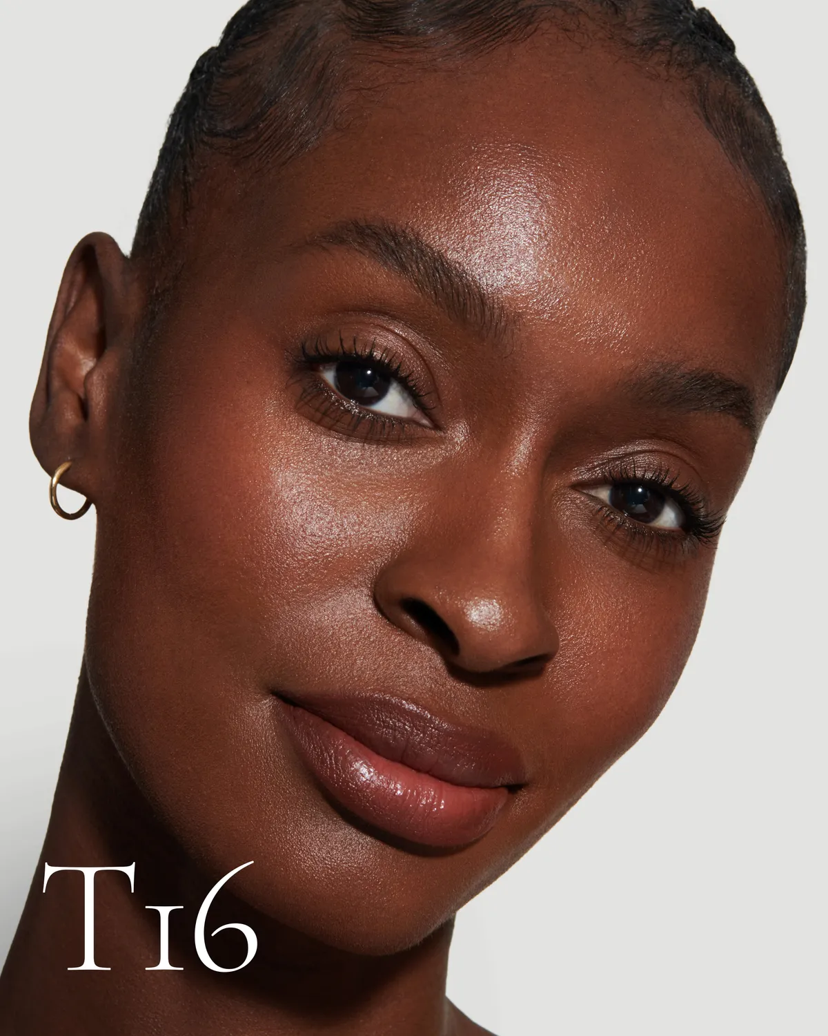 Lisa Eldridge Seamless Skin Tint fondotinta T16 luminoso