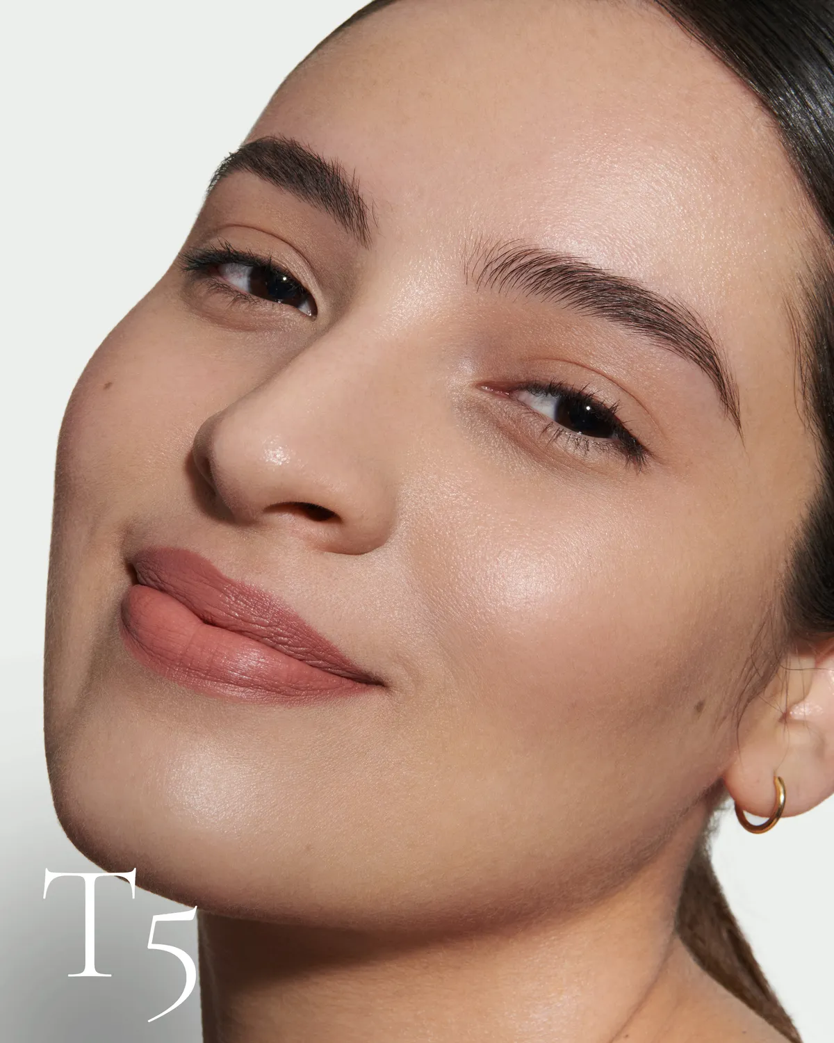 Lisa Eldridge Seamless Skin Enhancing Tint T5 tinta viso naturale