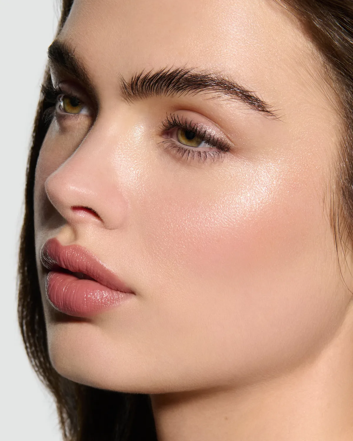 Lisa Eldridge Elevated Glow Illuminante Butterfly Light Champagne