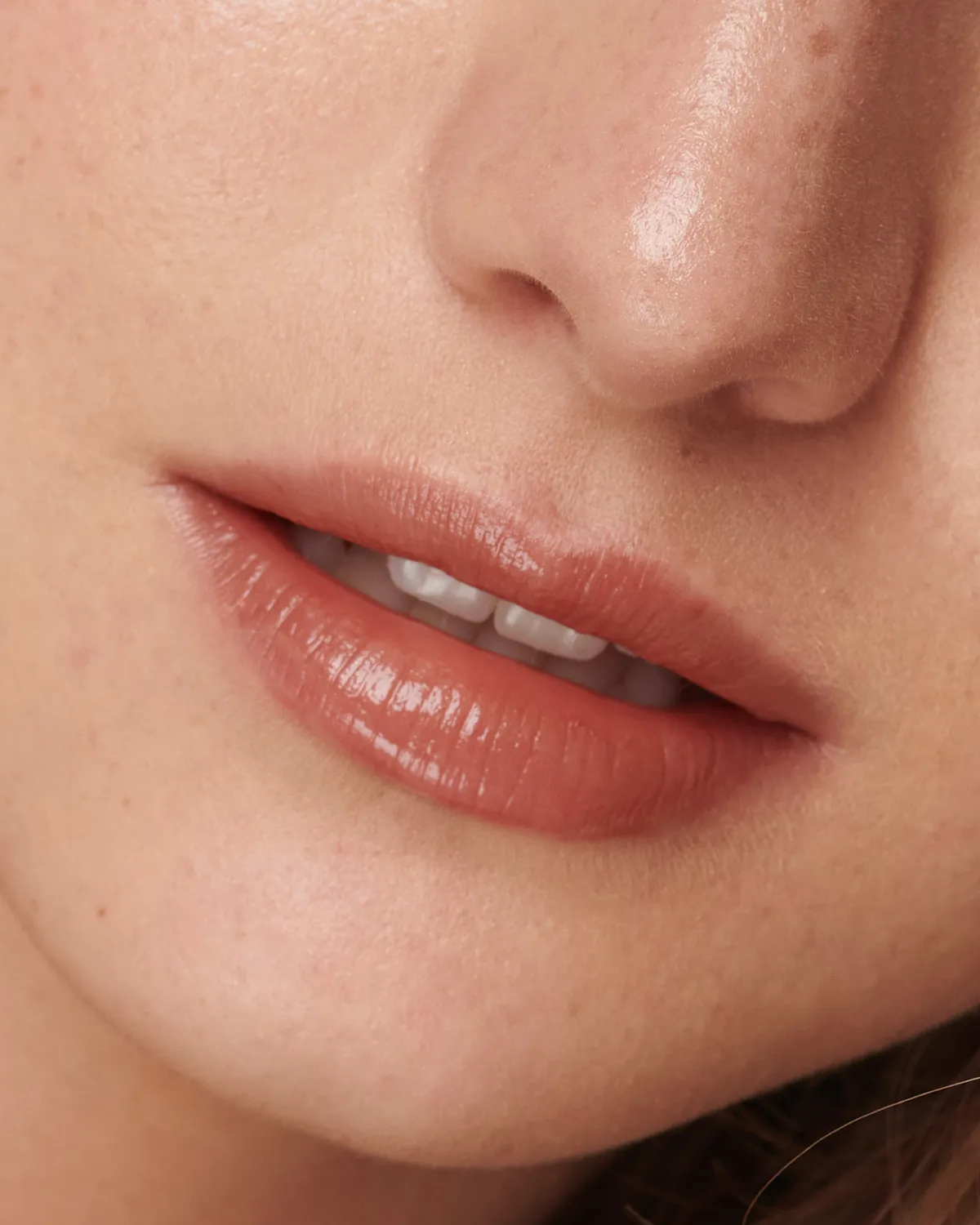 Lisa Eldridge Baume Embrace Sweet Fig balsamo labbra marrone