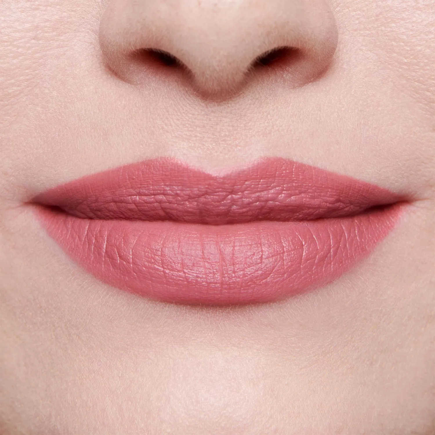 Lisa Eldridge Velvet Blush Lightly rossetto matte rosa