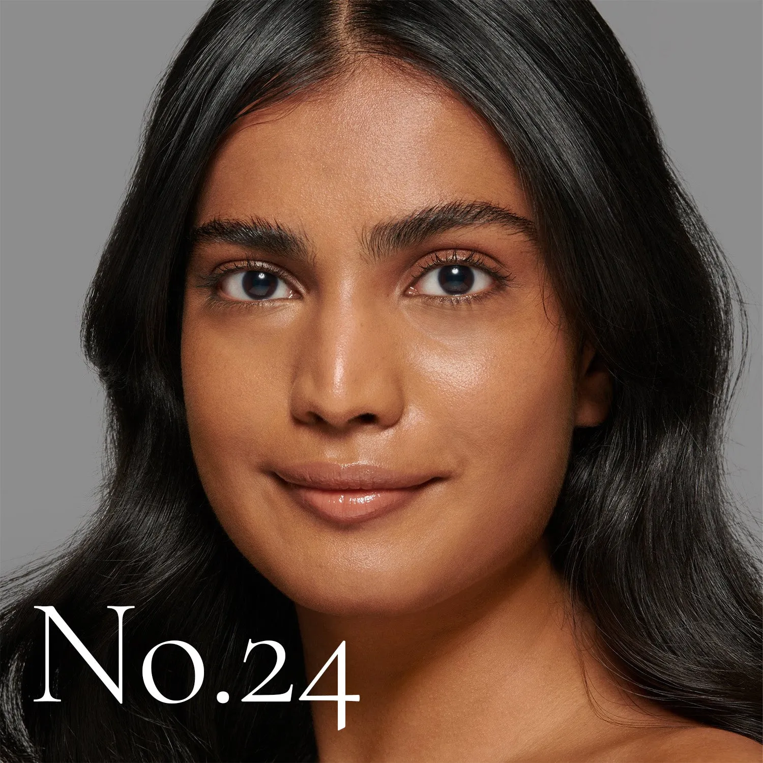 Lisa Eldridge The Foundation Fondotinta No.24 medio-freddo