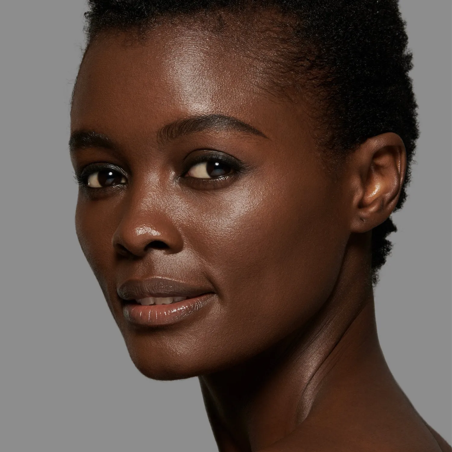 Lisa Eldridge The Foundation No. 33 Fondotinta Neutro Medio-Scuro