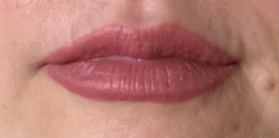 KIKO Smart Fusion Matte Lip Crayon 01 matitone 01 Nocciola Chiara opaco