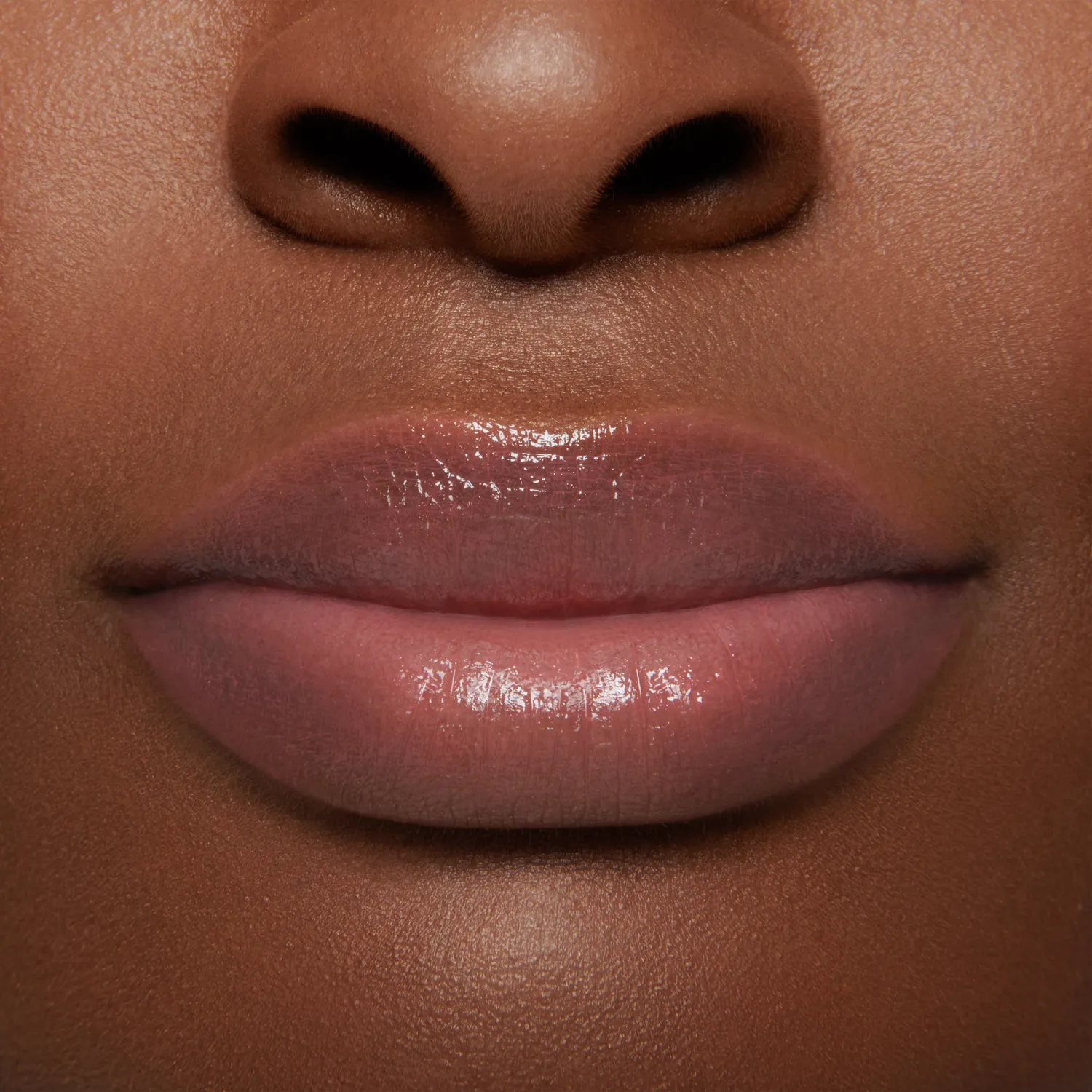 Lisa Eldridge Gloss Embrace Go Lightly lucidalabbra corallo