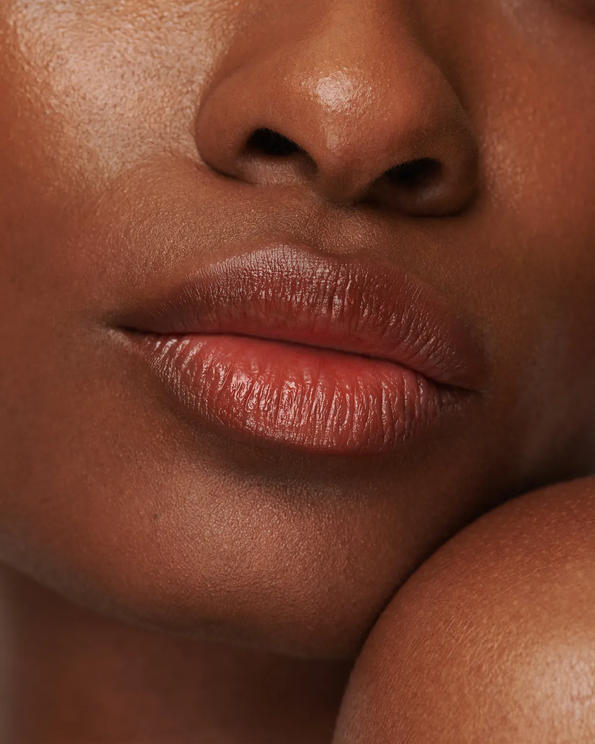 Lisa Eldridge Baume Embrace burro labbra Red Curve rosso caldo