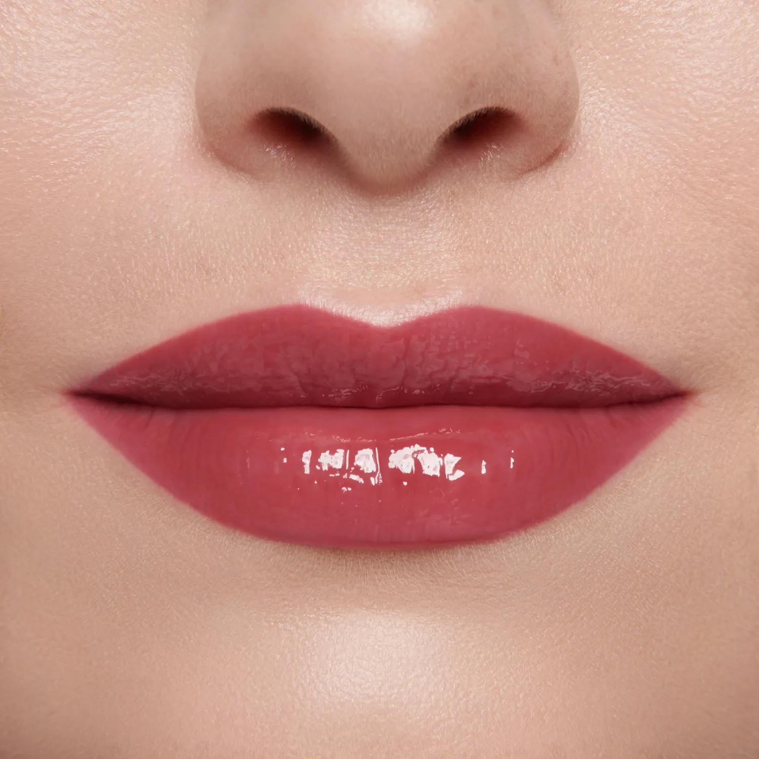 Lisa Eldridge Gloss Embrace Blush gloss labbra rosa berry