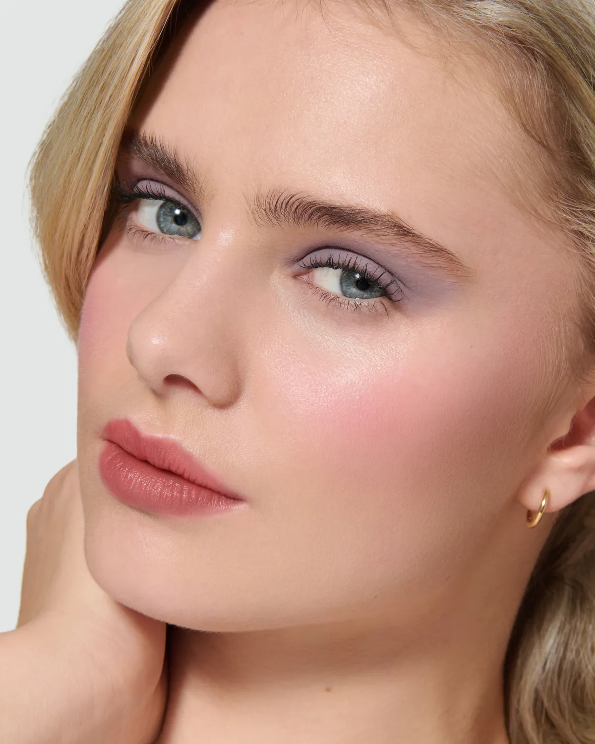 Lisa Eldridge Liquid Silk Maude ombretto liquido opaco