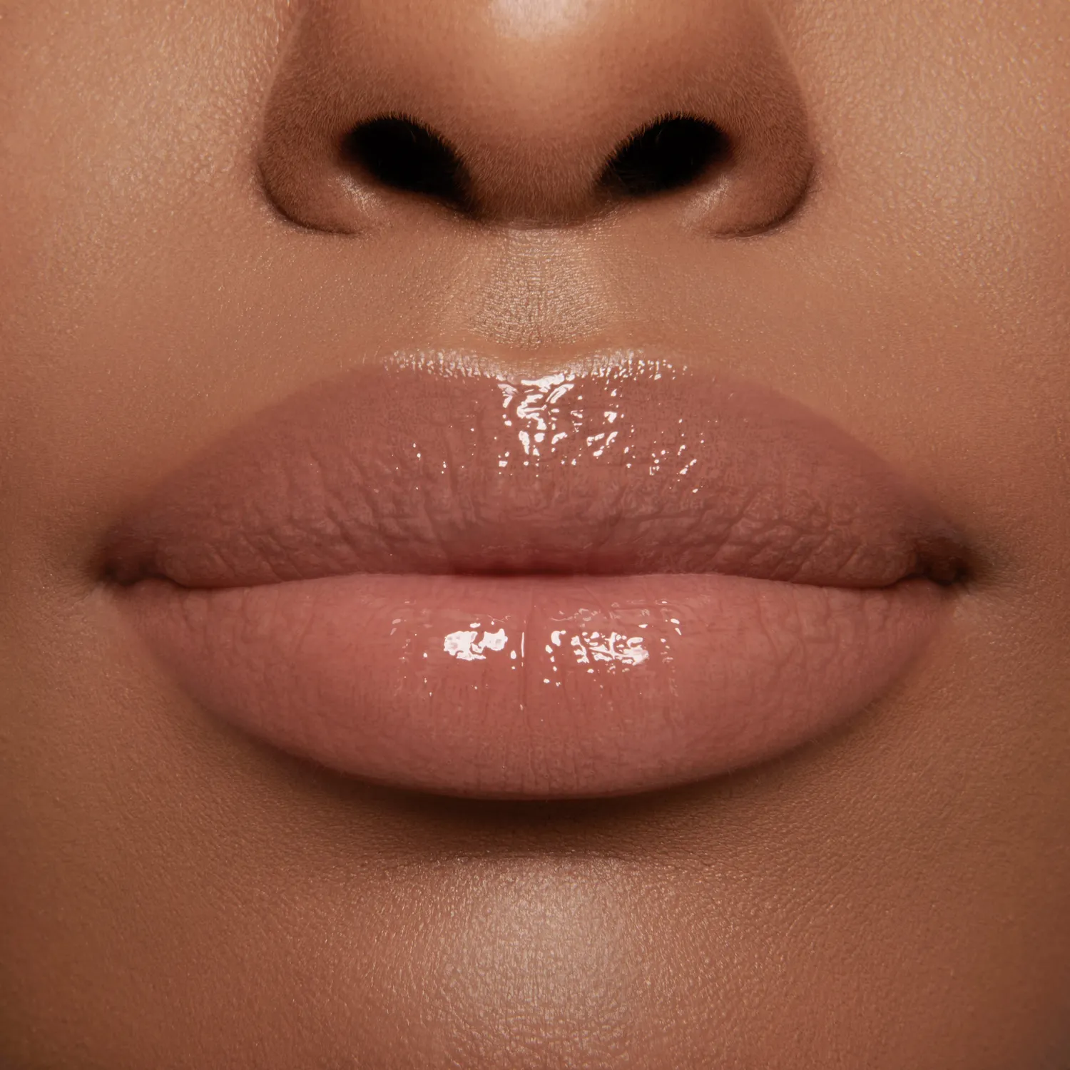 Lisa Eldridge Gloss Embrace Muse gloss labbra rosa