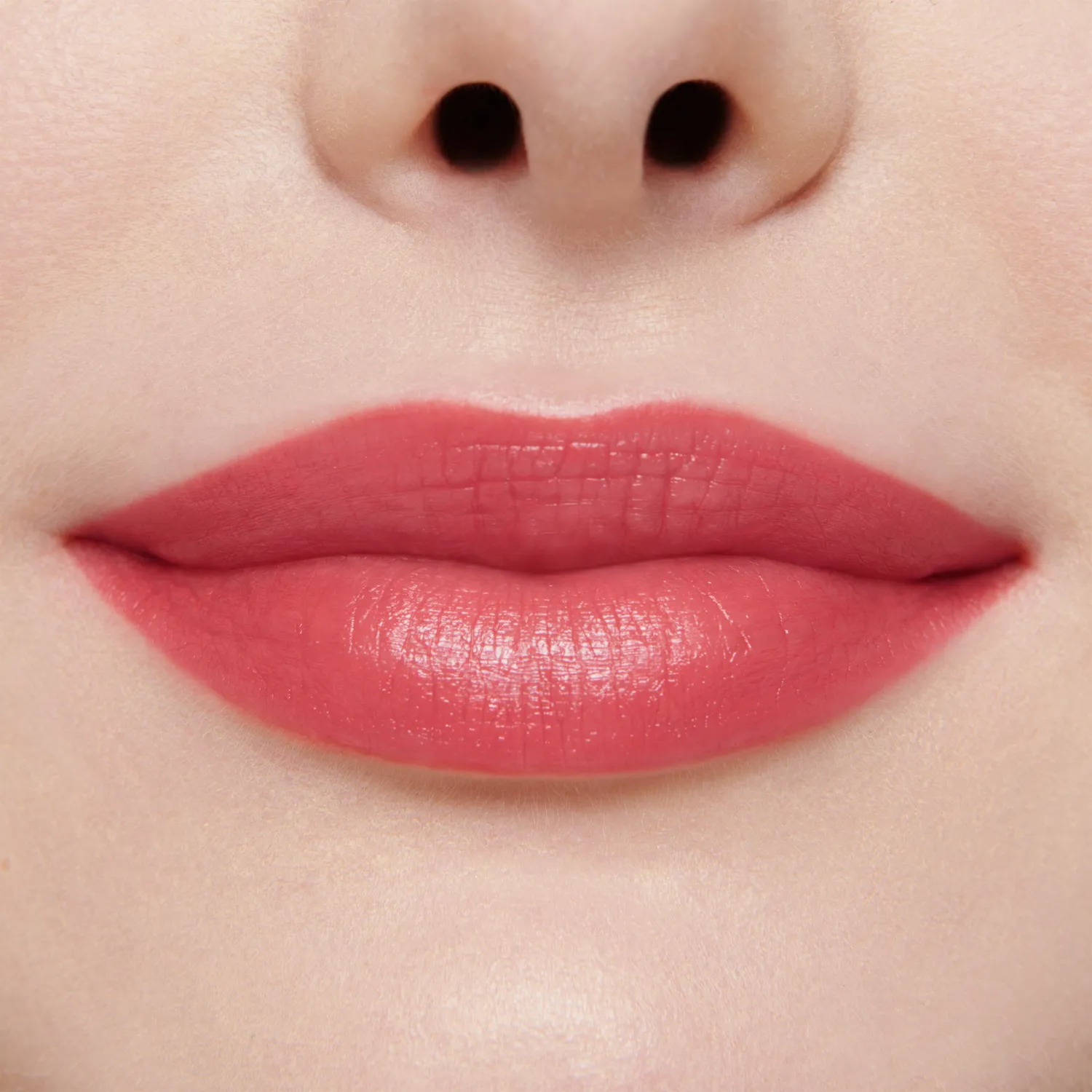 Lisa Eldridge Luxuriously Lucent Je Ne Sais Quoi rossetto corallo