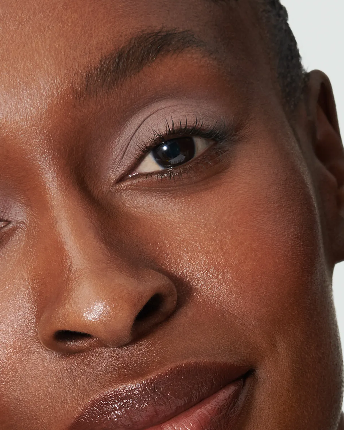 Lisa Eldridge Liquid Silk Ombretto Ione matte sfumato