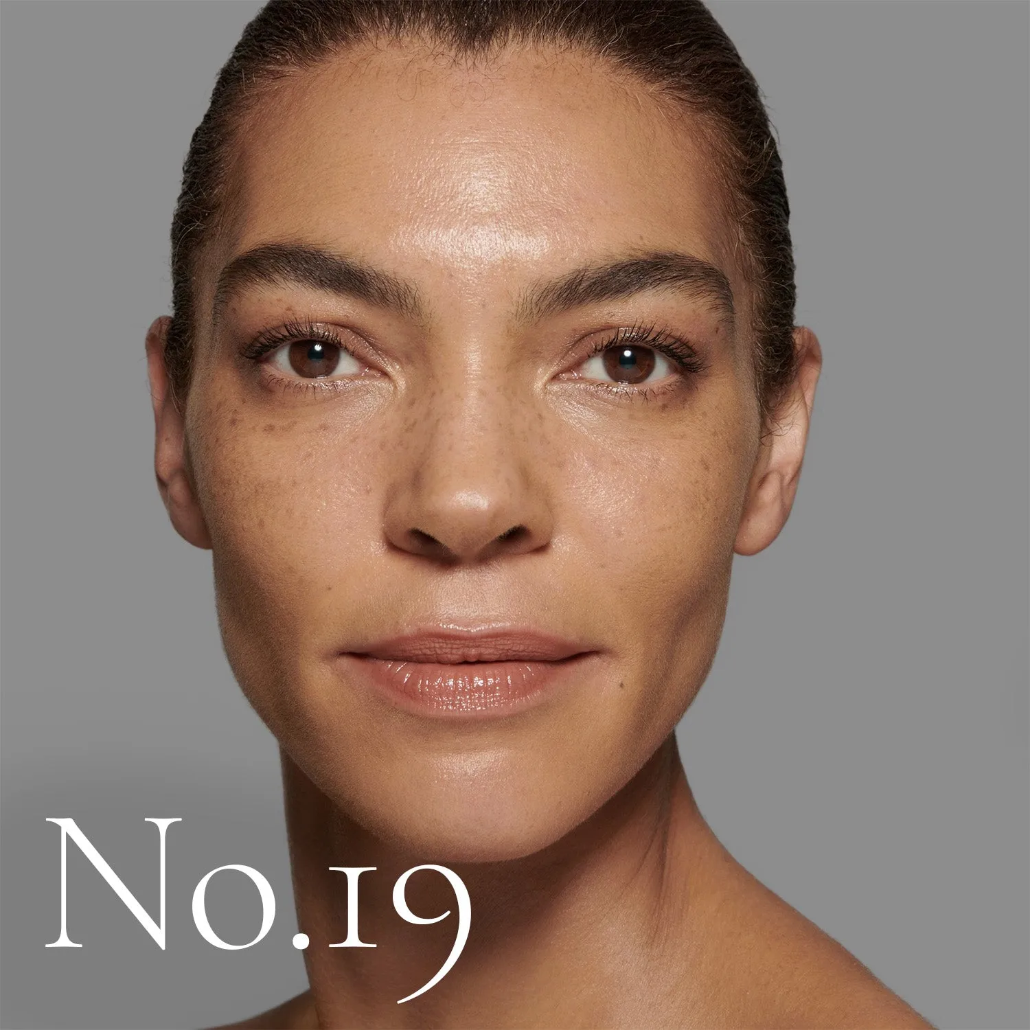 Lisa Eldridge The Foundation fondotinta No.19 medio neutro
