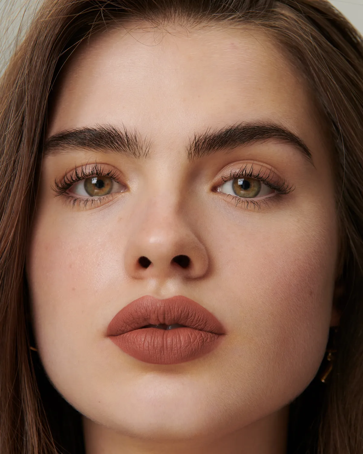 Lisa Eldridge Velveteen Affair rossetto liquido marrone vellutato
