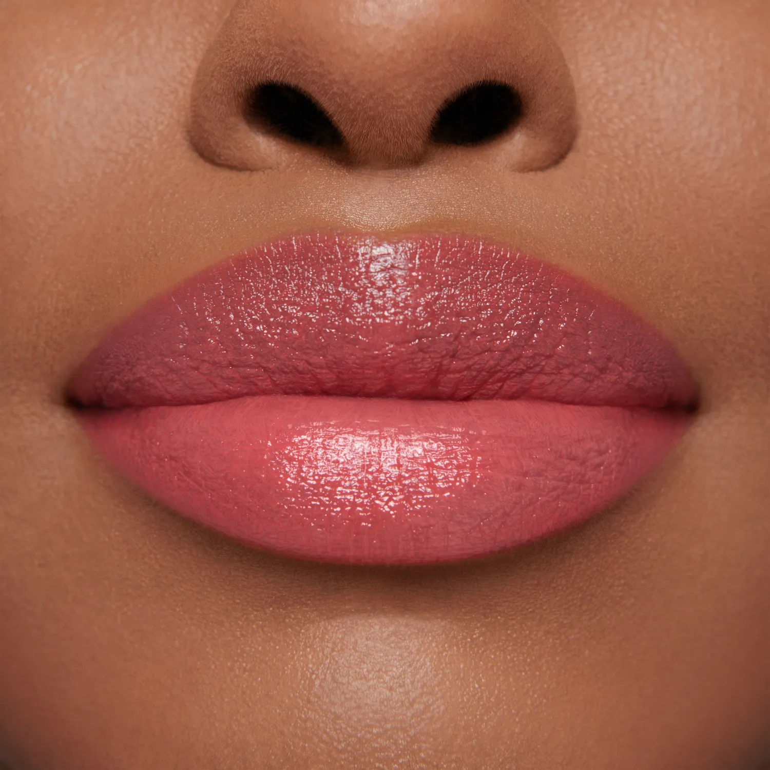 Lisa Eldridge Luxuriously Lucent Je Ne Sais Quoi rossetto corallo