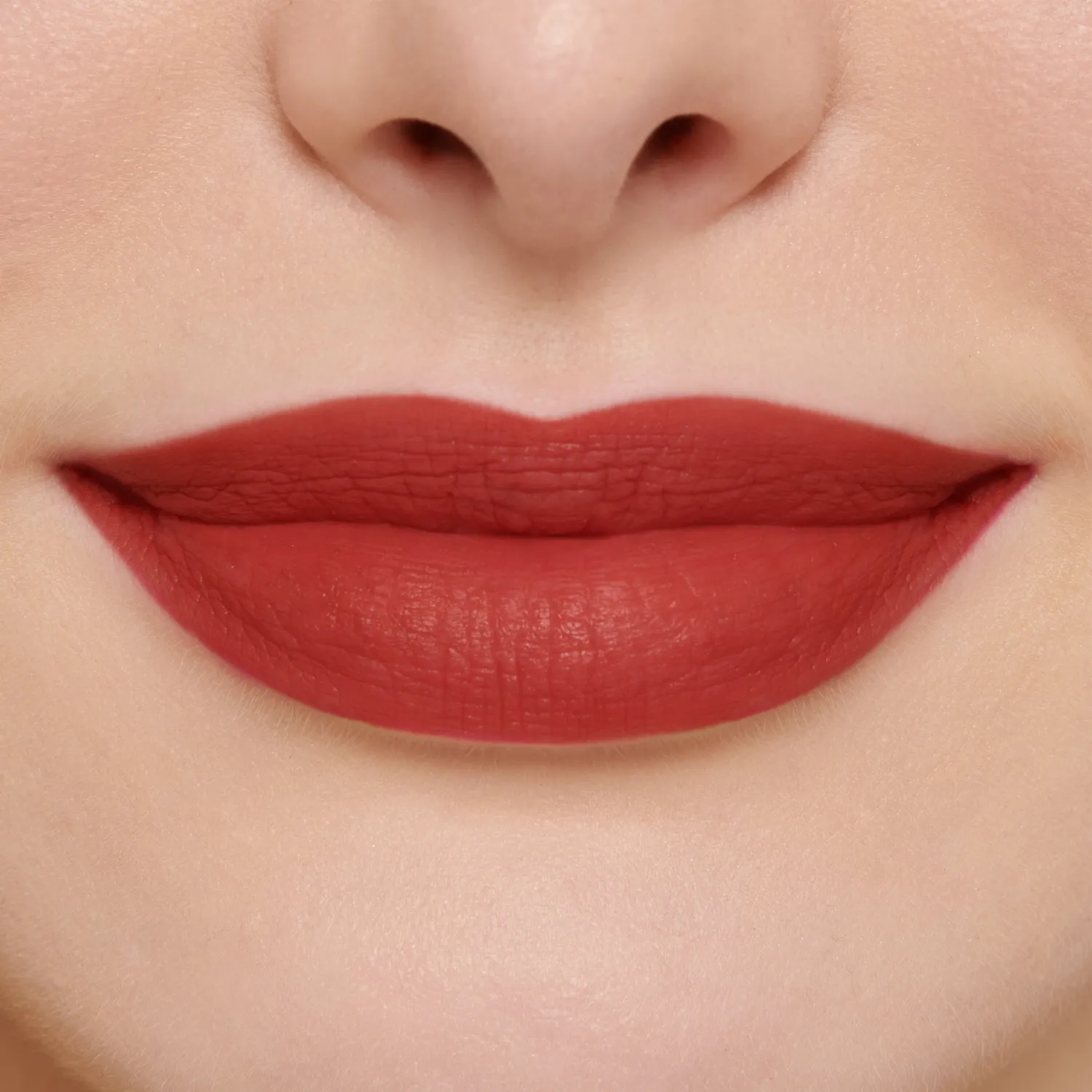 Lisa Eldridge True Velvet Lip Colour rossetto Velvet Enchantment rosso