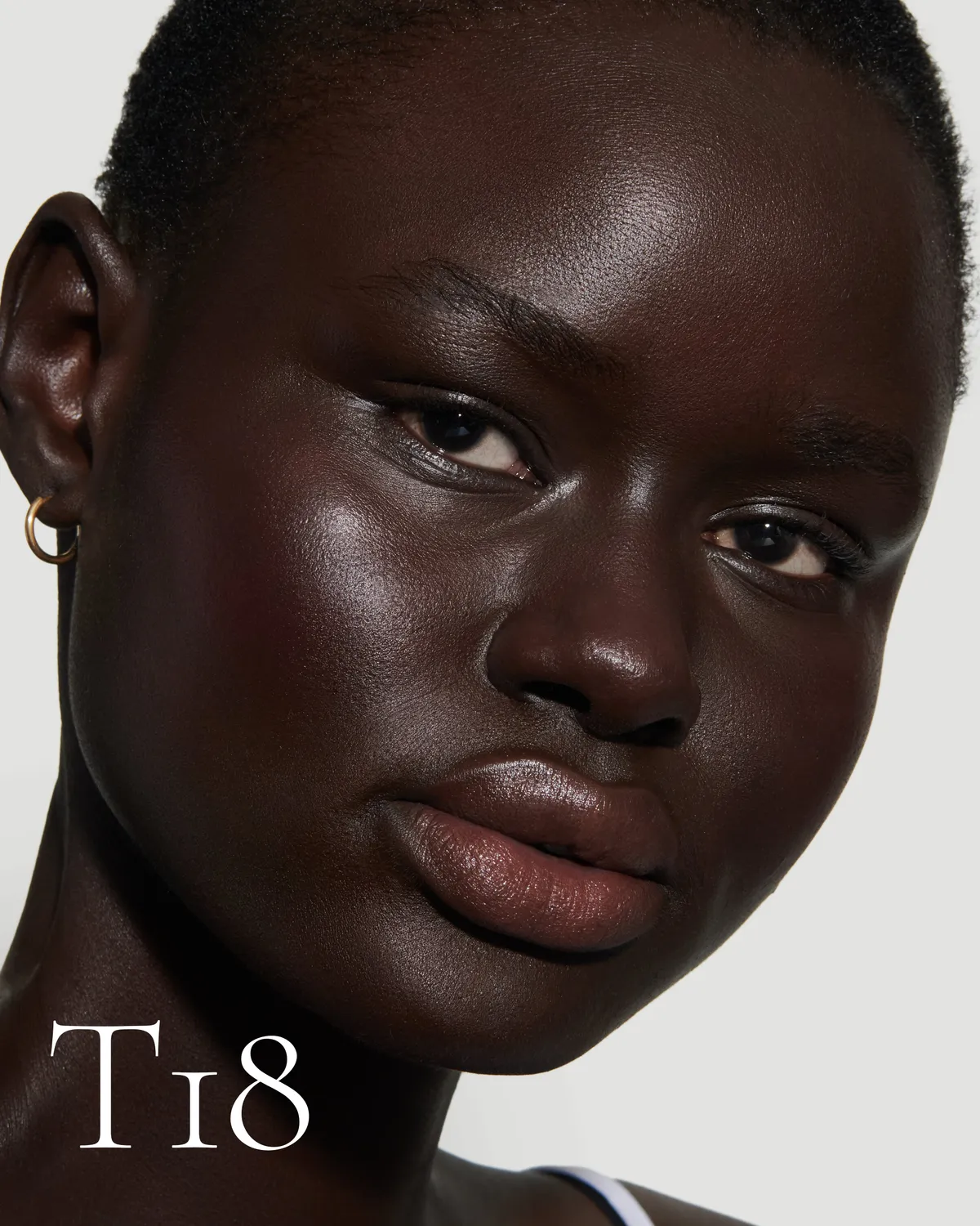 Lisa Eldridge Seamless Skin Enhancing Tint T18 tinta viso media