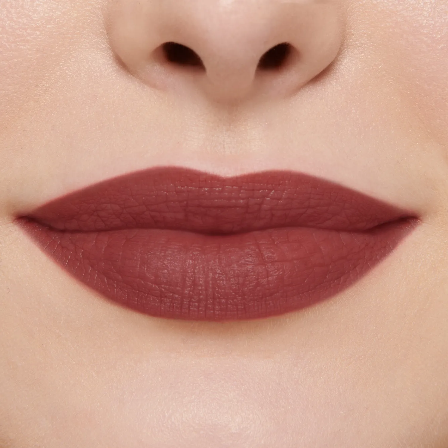 Lisa Eldridge True Velvet Lip Colour rossetto Velvet Sorcery marrone