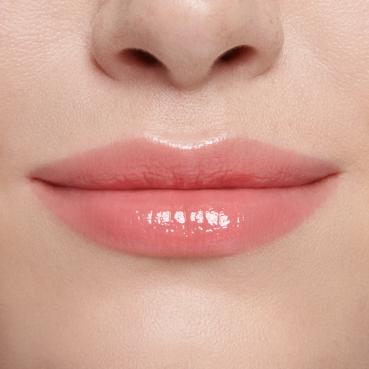 Lisa Eldridge Gloss Embrace Go Lightly lucidalabbra corallo