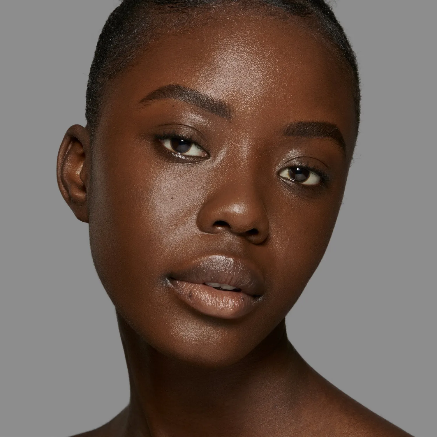 Lisa Eldridge The Foundation No. 33 Fondotinta Neutro Medio-Scuro