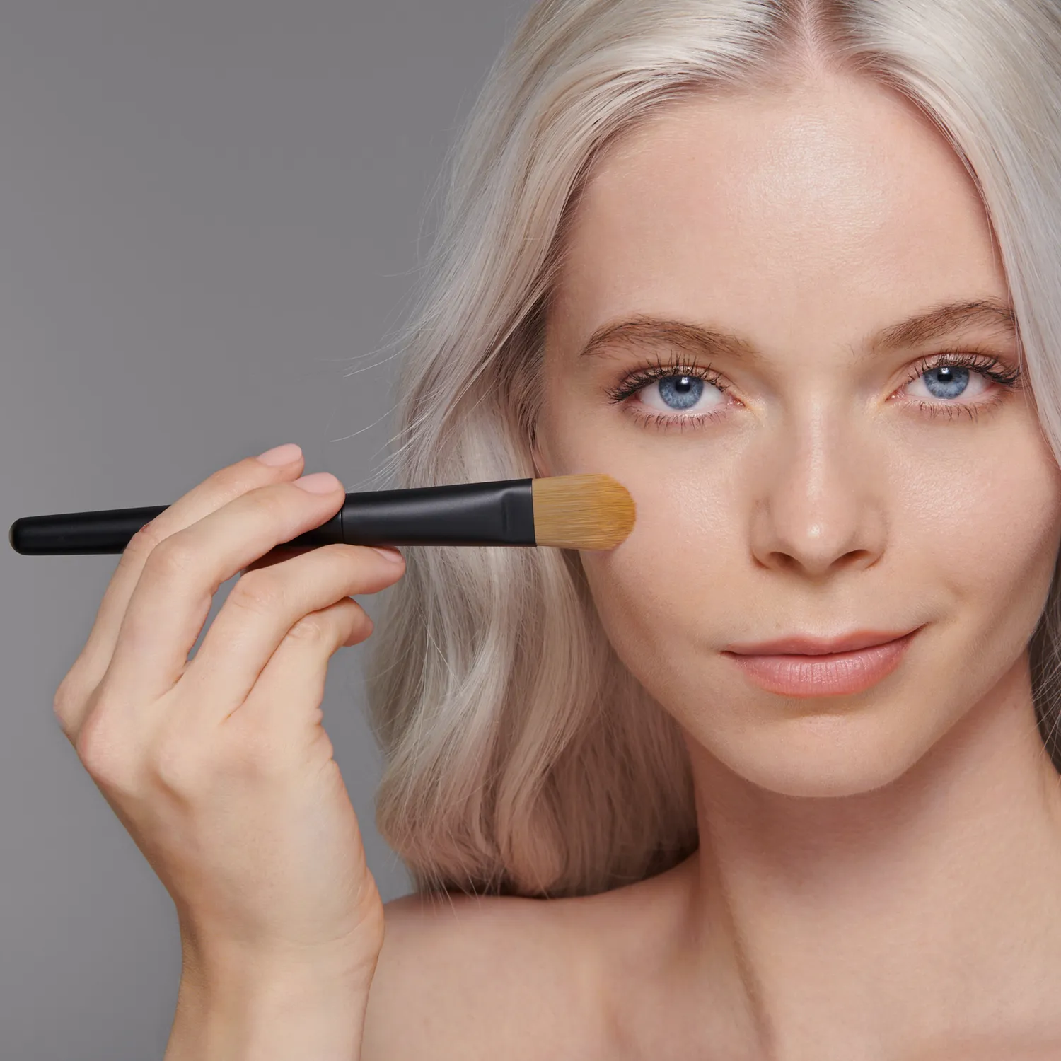 Lisa Eldridge No. 1 pennello fondotinta setole sintetiche
