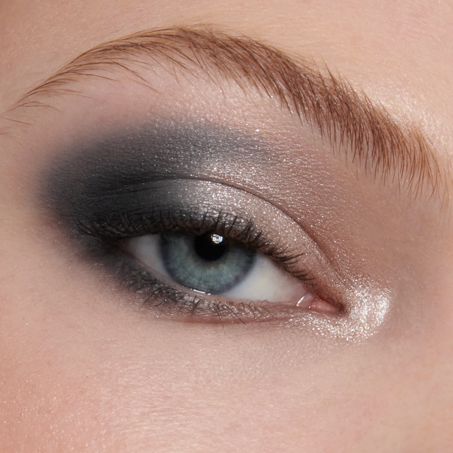 Lisa Eldridge Vega palette ombretti grigi freddi