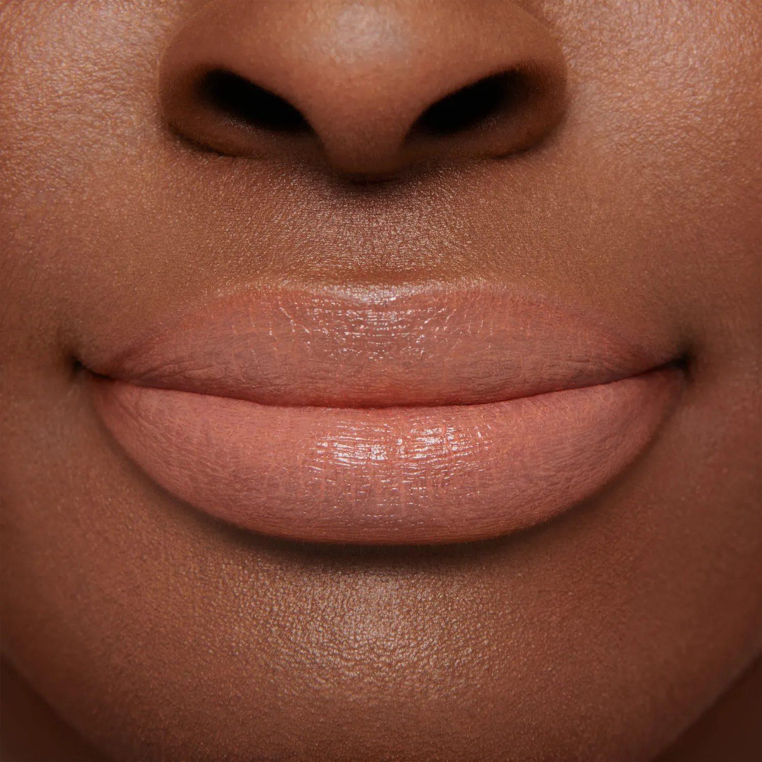Lisa Eldridge Luxuriously Lucent rossetto Le Mépris beige