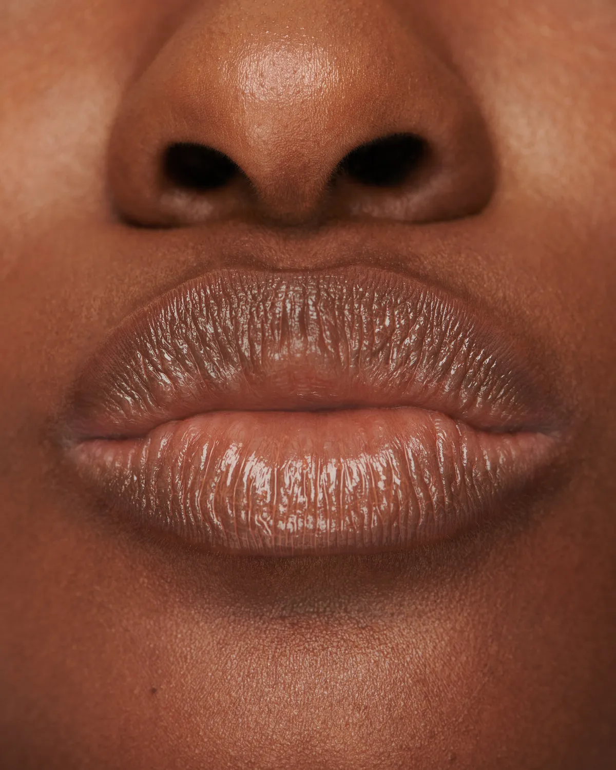 Lisa Eldridge Baume Embrace Sweet Fig balsamo labbra marrone