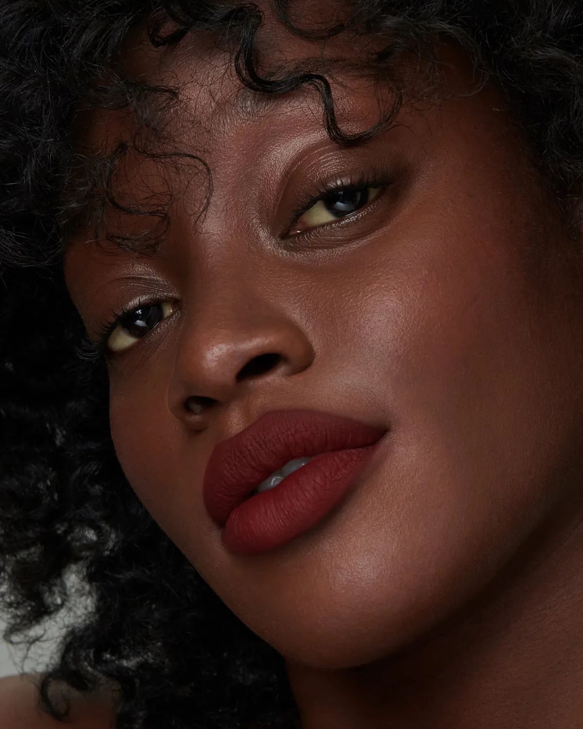 Lisa Eldridge Velveteen Jazz Rossetto Liquido Rosso Caldo