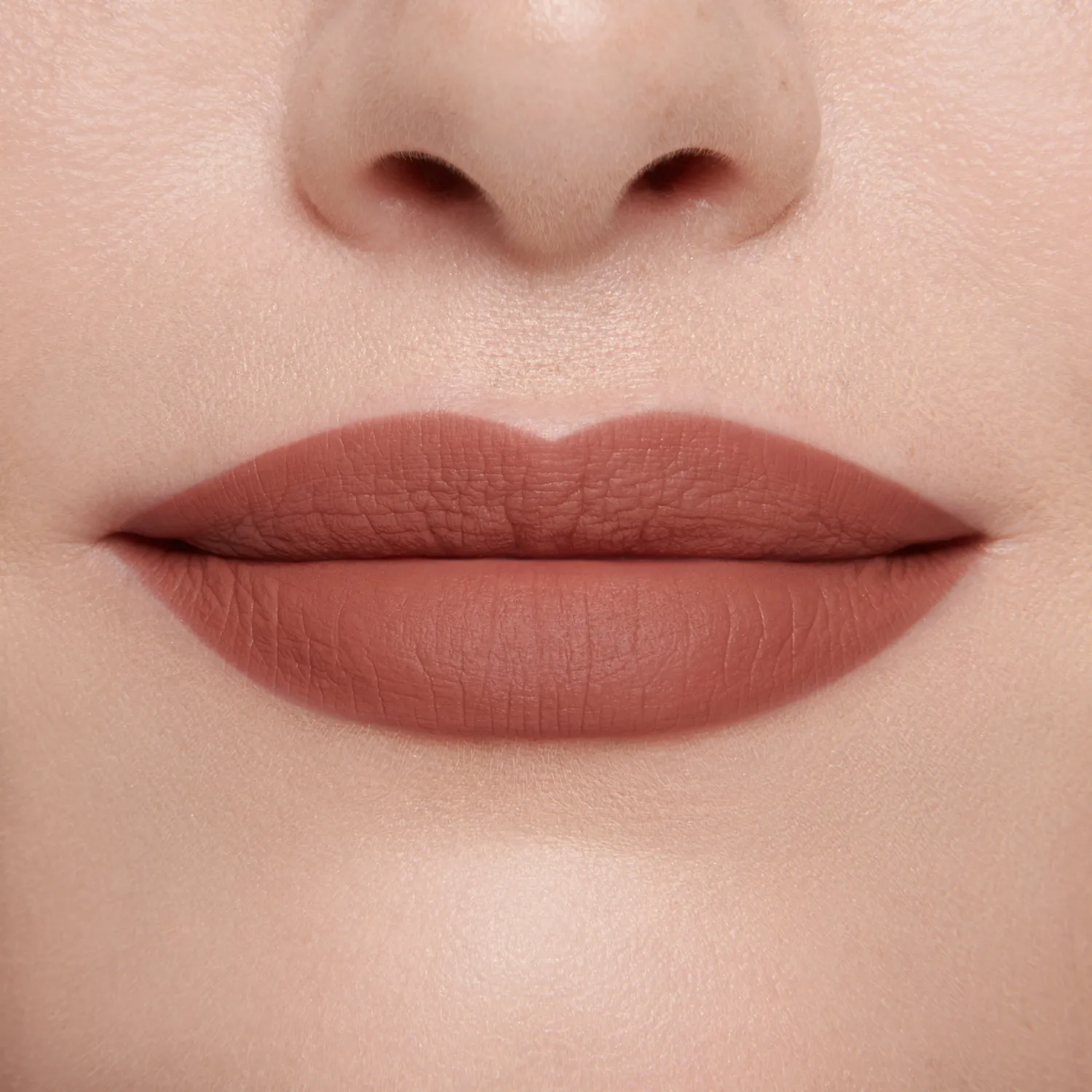 Lisa Eldridge True Velvet Velvet Affair rossetto marrone