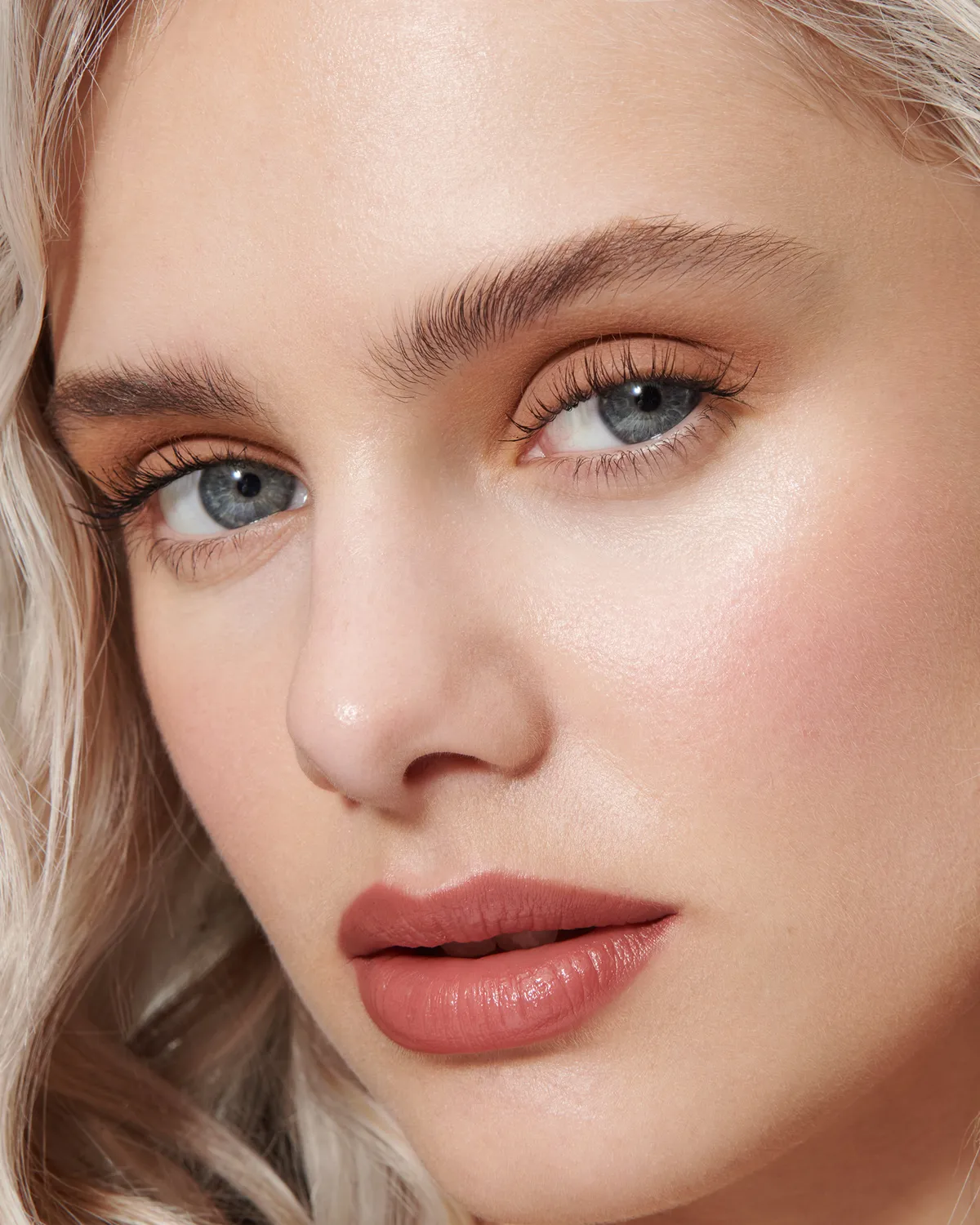 Lisa Eldridge Irene Liquid Silk ombretto liquido matte