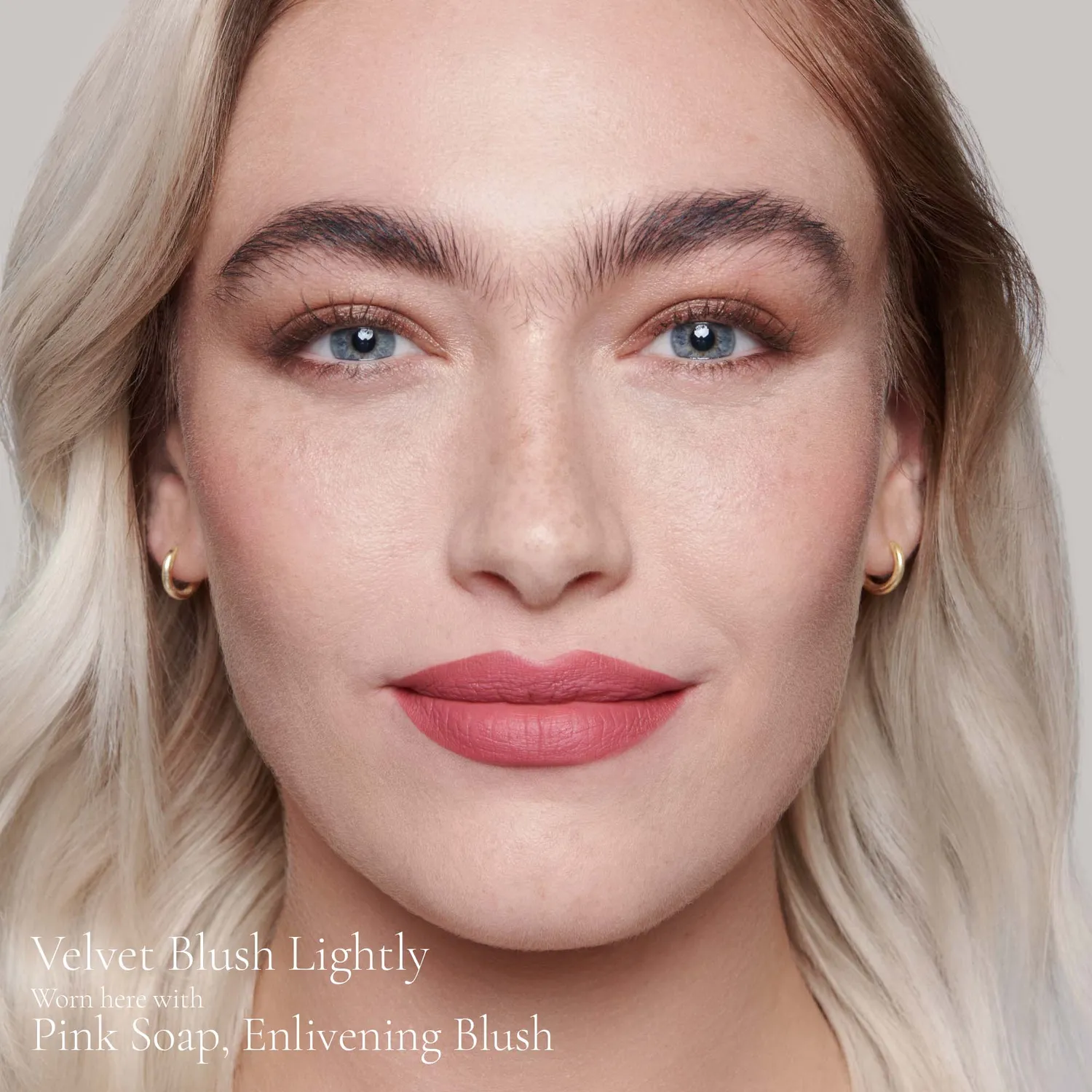 Lisa Eldridge Velvet Blush Lightly rossetto matte rosa